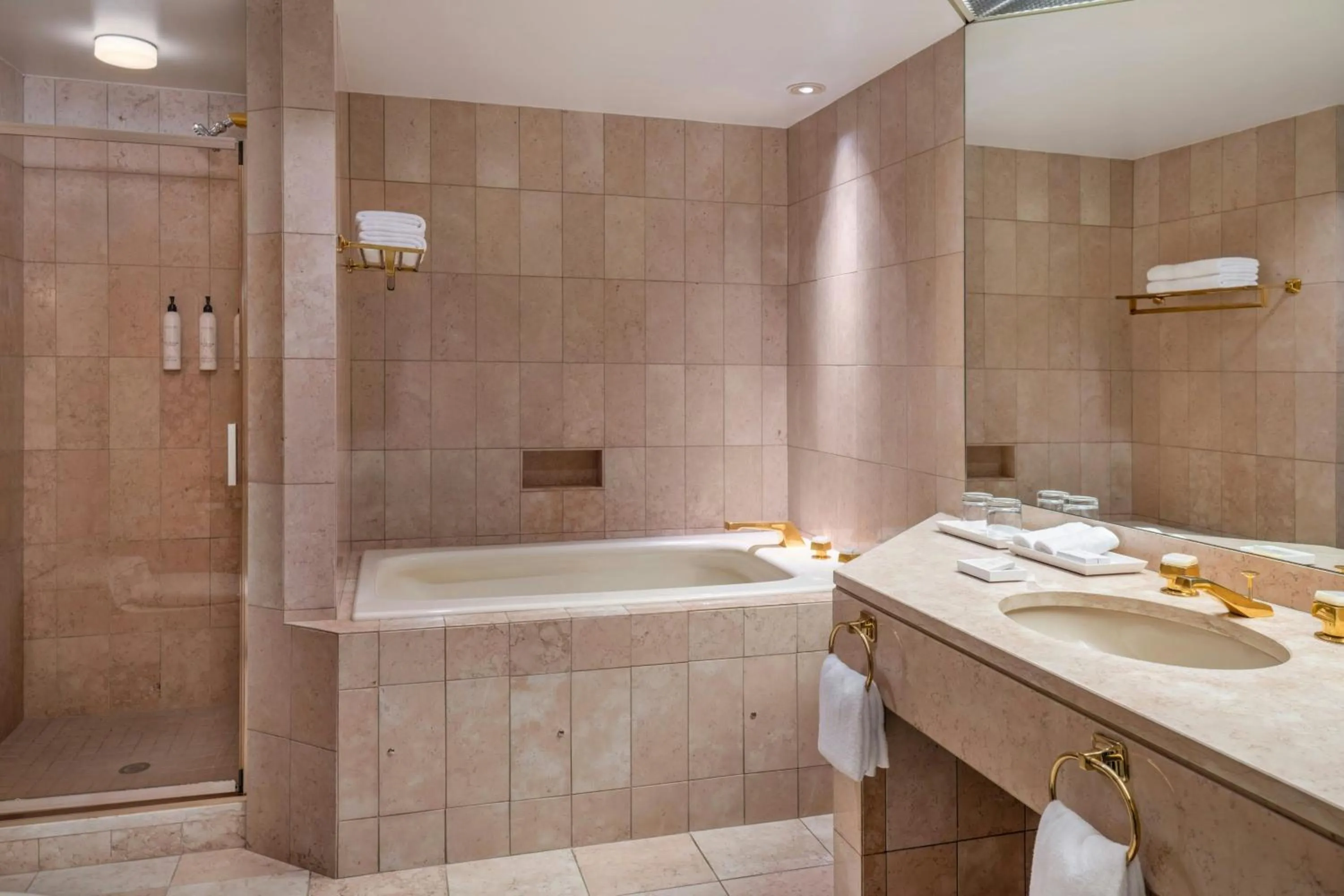 Bathroom in Metropolitan Hotel Vancouver