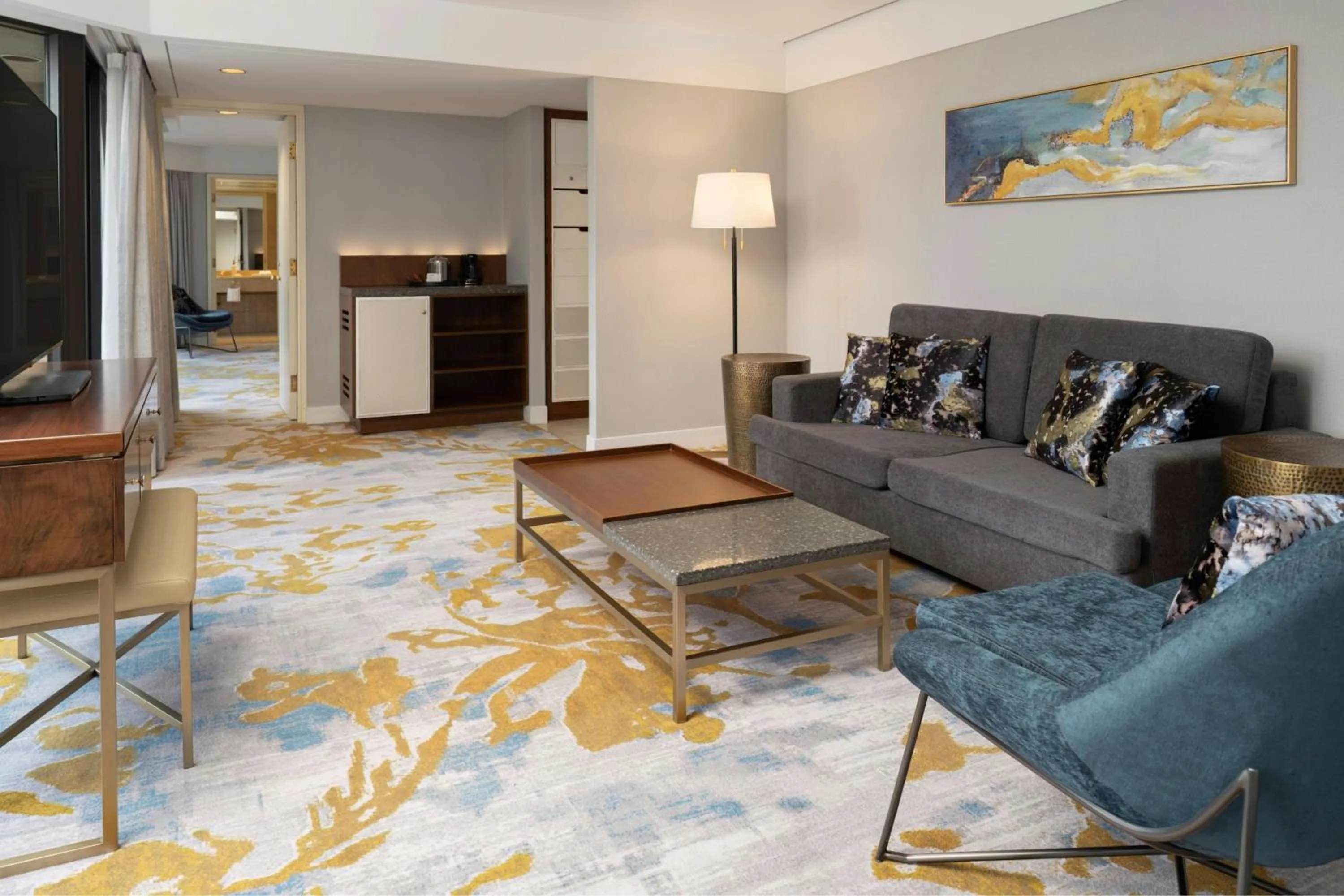 Living room in Metropolitan Hotel Vancouver