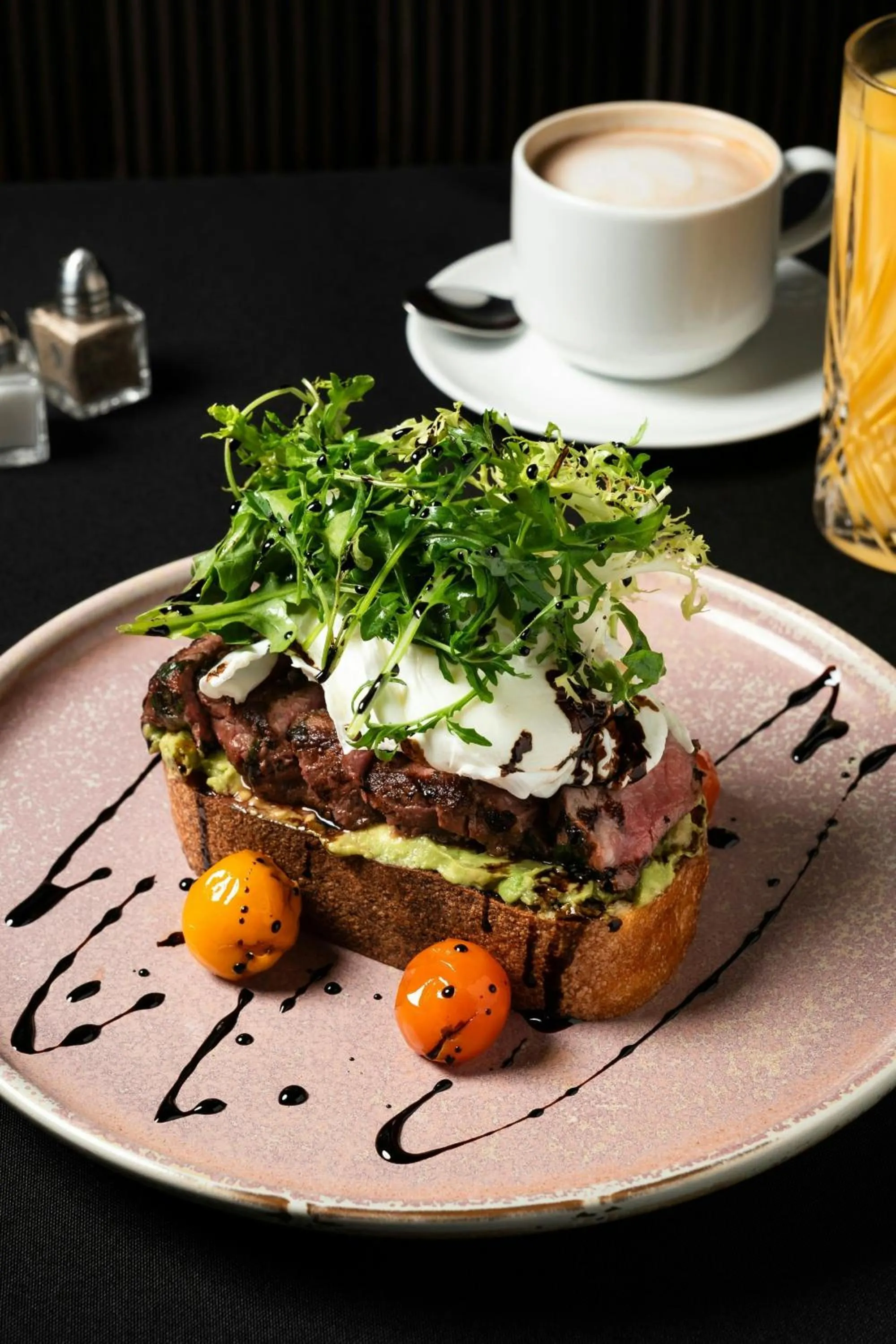 Restaurant/places to eat in Metropolitan Hotel Vancouver