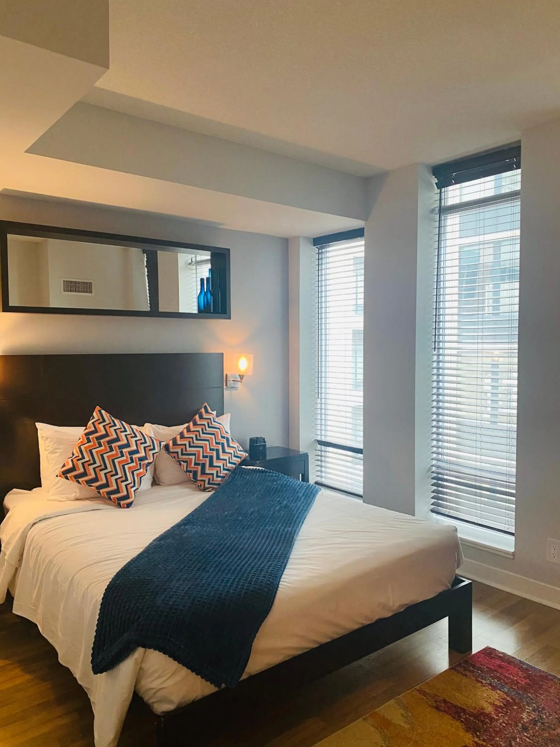 Bed in Executive Hotel Cosmopolitan Toronto