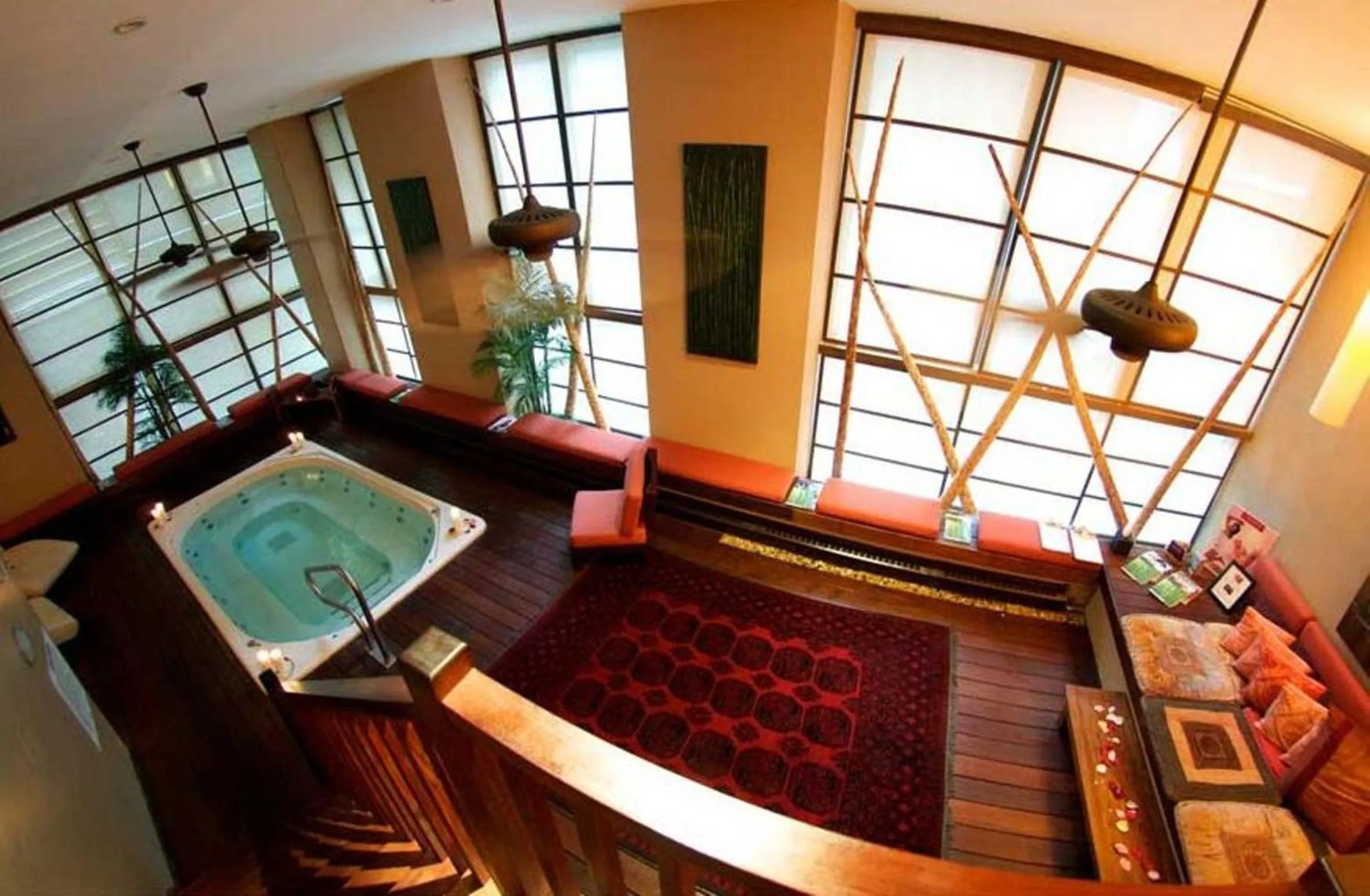 Spa and wellness centre/facilities in Executive Hotel Cosmopolitan Toronto