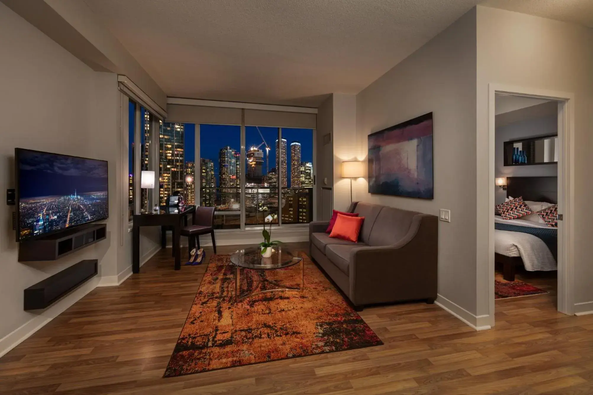 TV and multimedia, Bed in Executive Hotel Cosmopolitan Toronto TV and multimedia, Bed in Executive Hotel Cosmopolitan Toronto