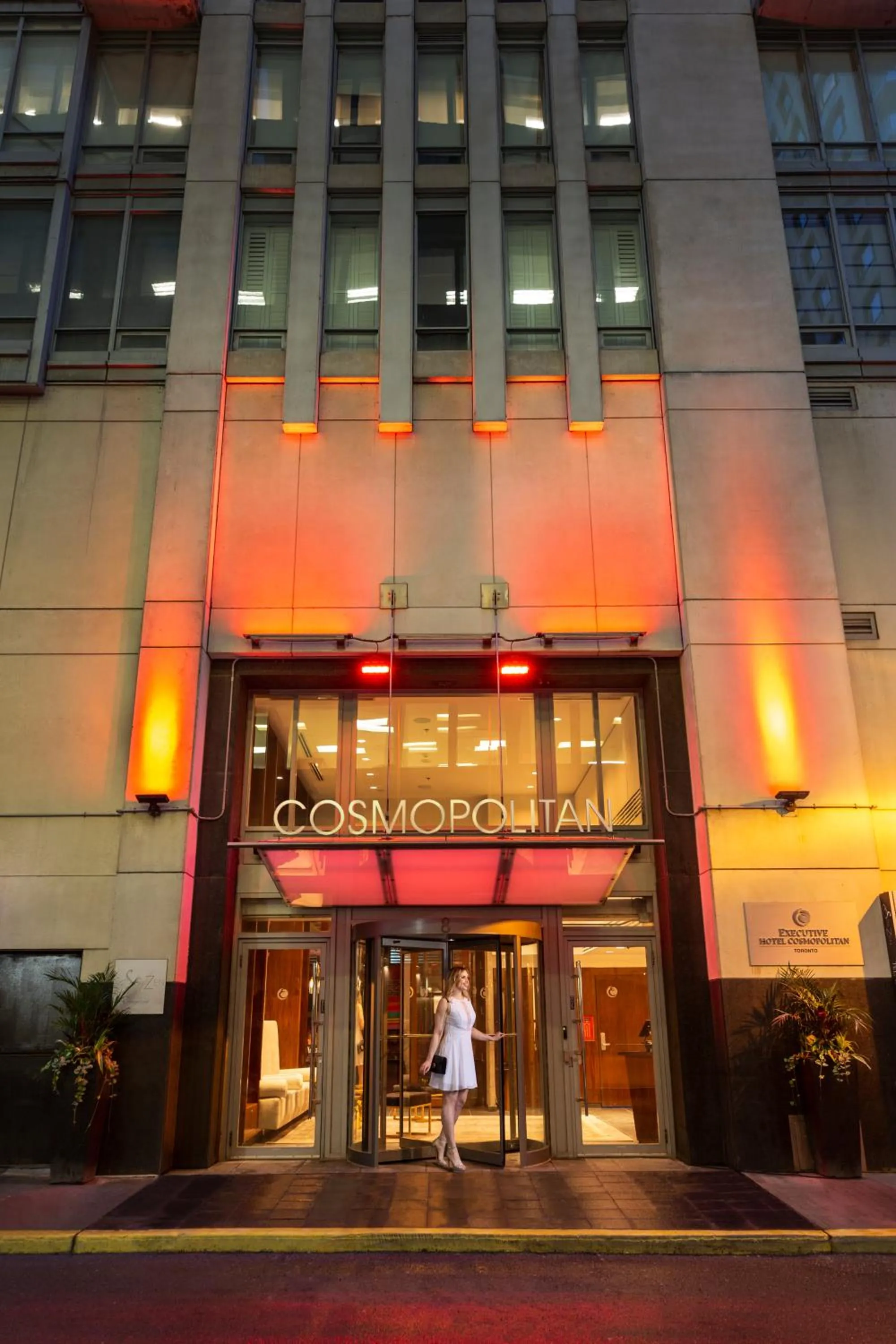 Facade/entrance in Executive Hotel Cosmopolitan Toronto