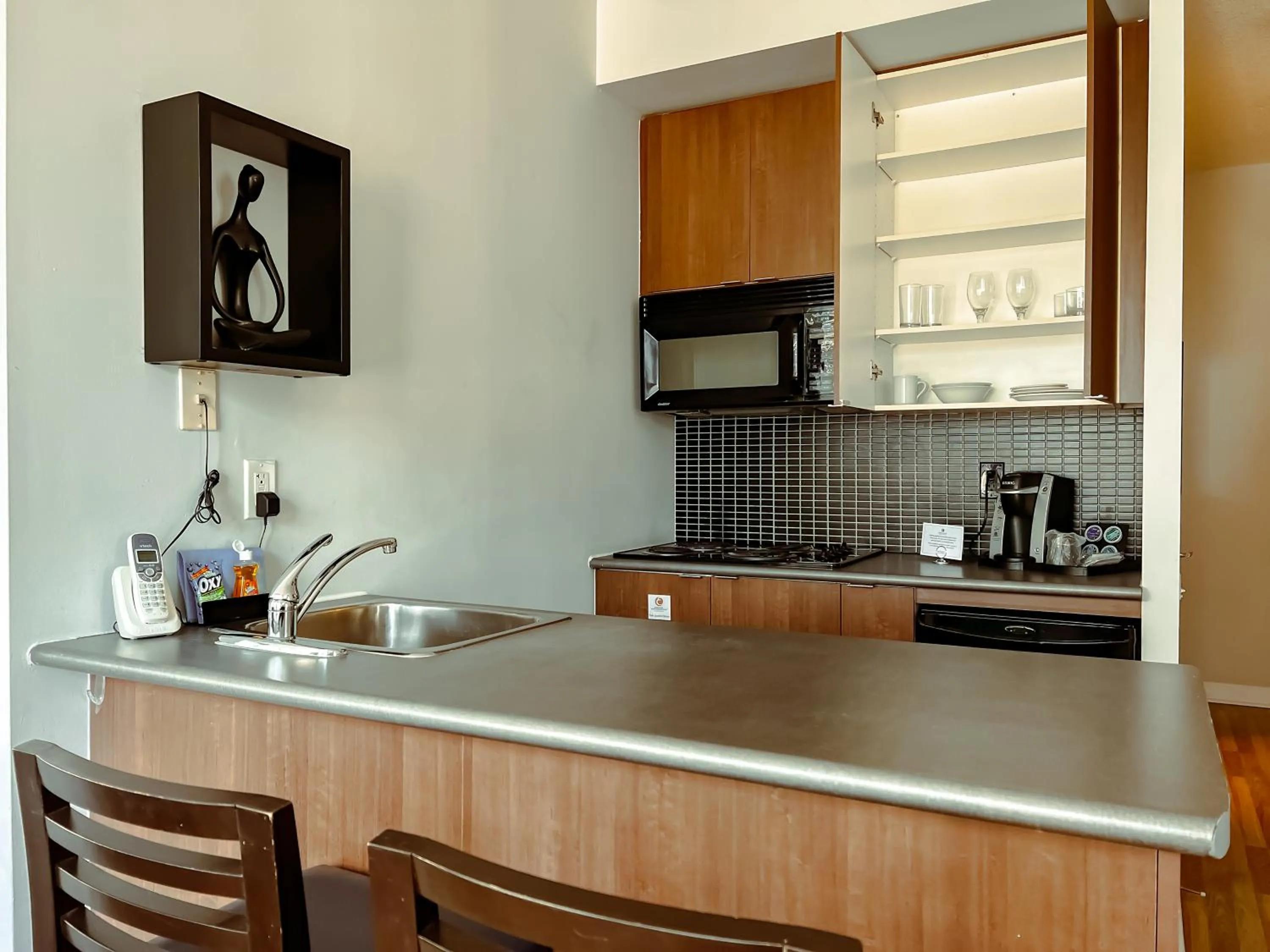 Kitchen or kitchenette in Executive Hotel Cosmopolitan Toronto