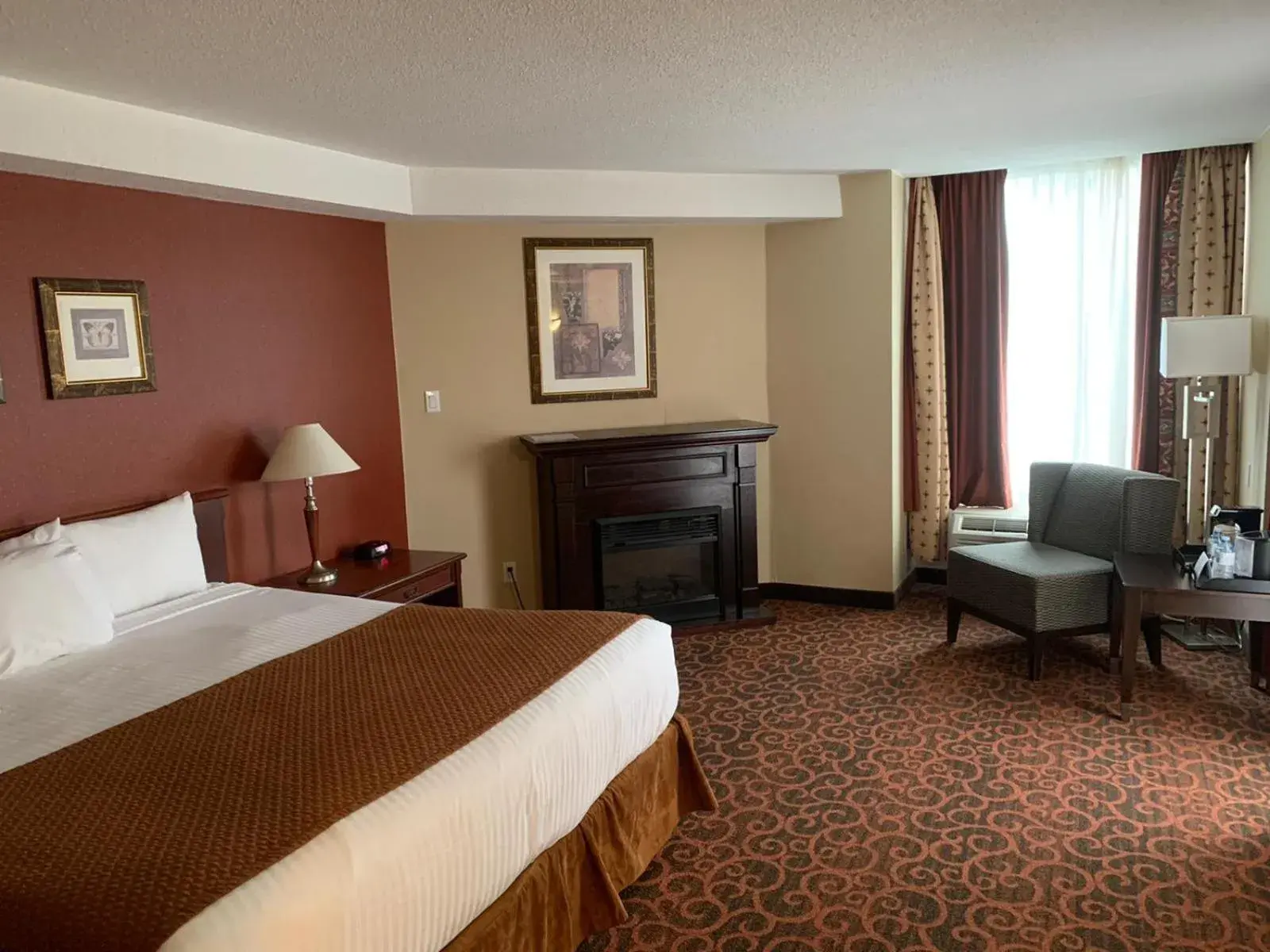 Bedroom, Bed in Ramada by Wyndham Niagara Falls/Fallsview Bedroom, Bed in Ramada by Wyndham Niagara Falls/Fallsview