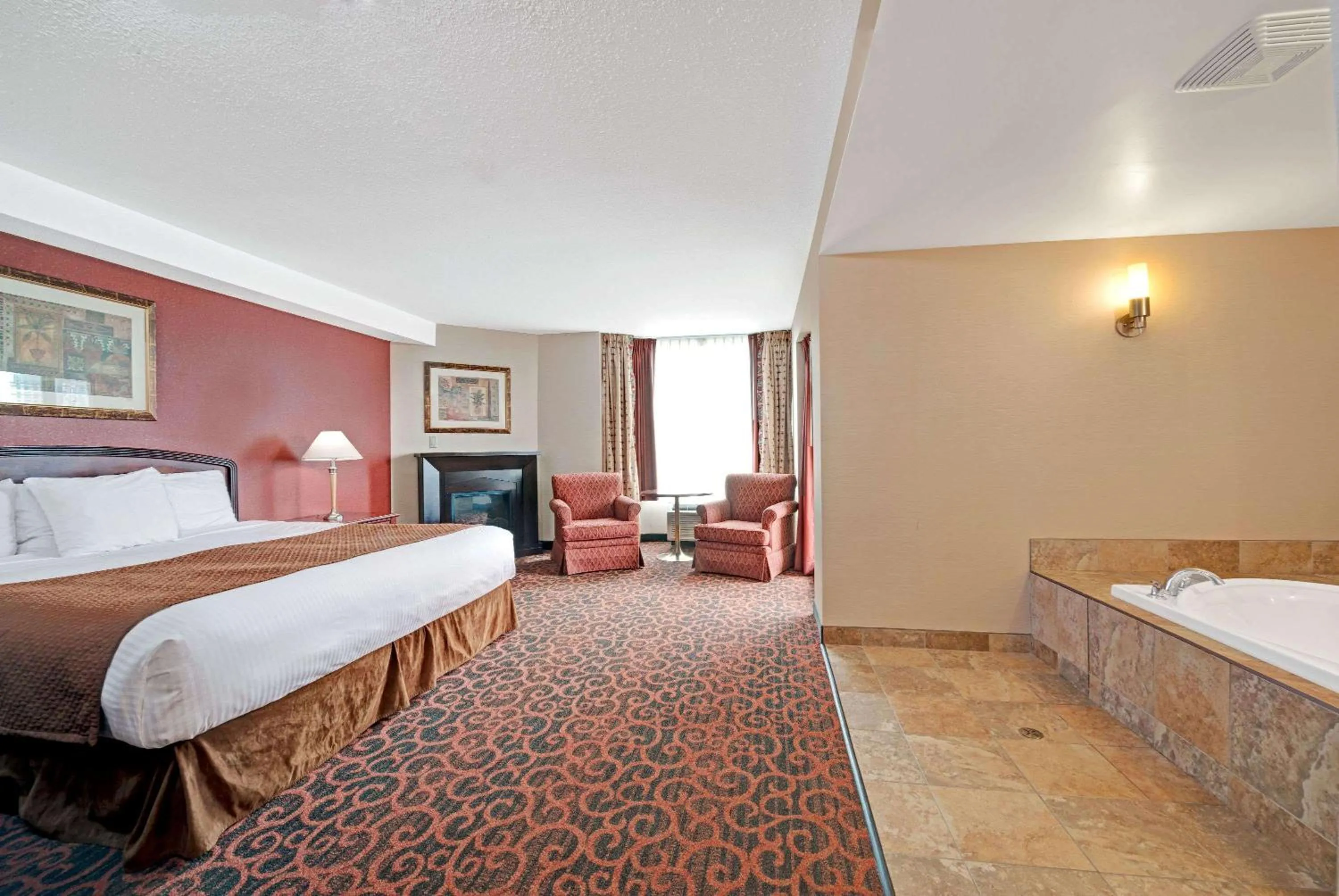 Photo of the whole room, Bed in Ramada by Wyndham Niagara Falls/Fallsview