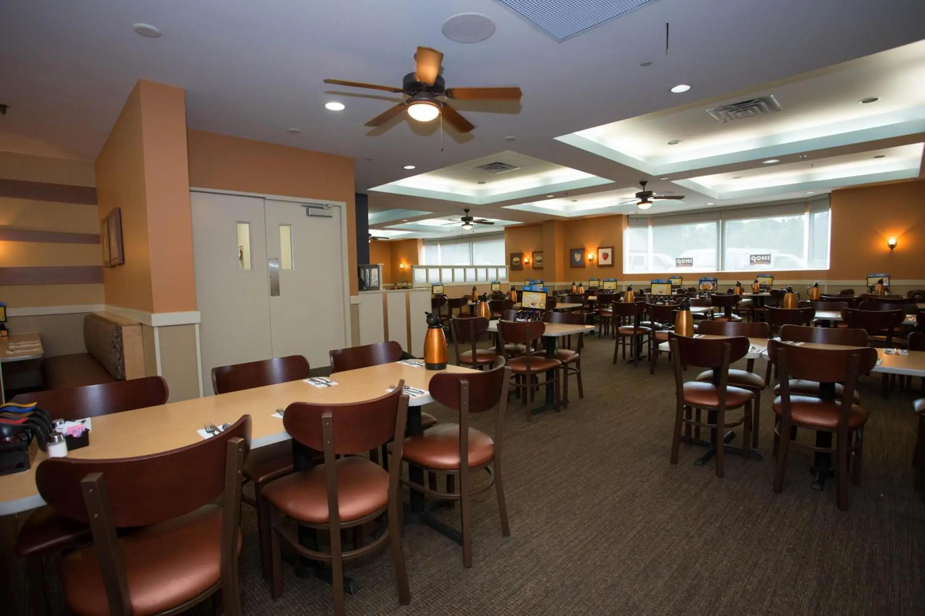 Restaurant/places to eat in Ramada by Wyndham Niagara Falls/Fallsview Restaurant/places to eat in Ramada by Wyndham Niagara Falls/Fallsview