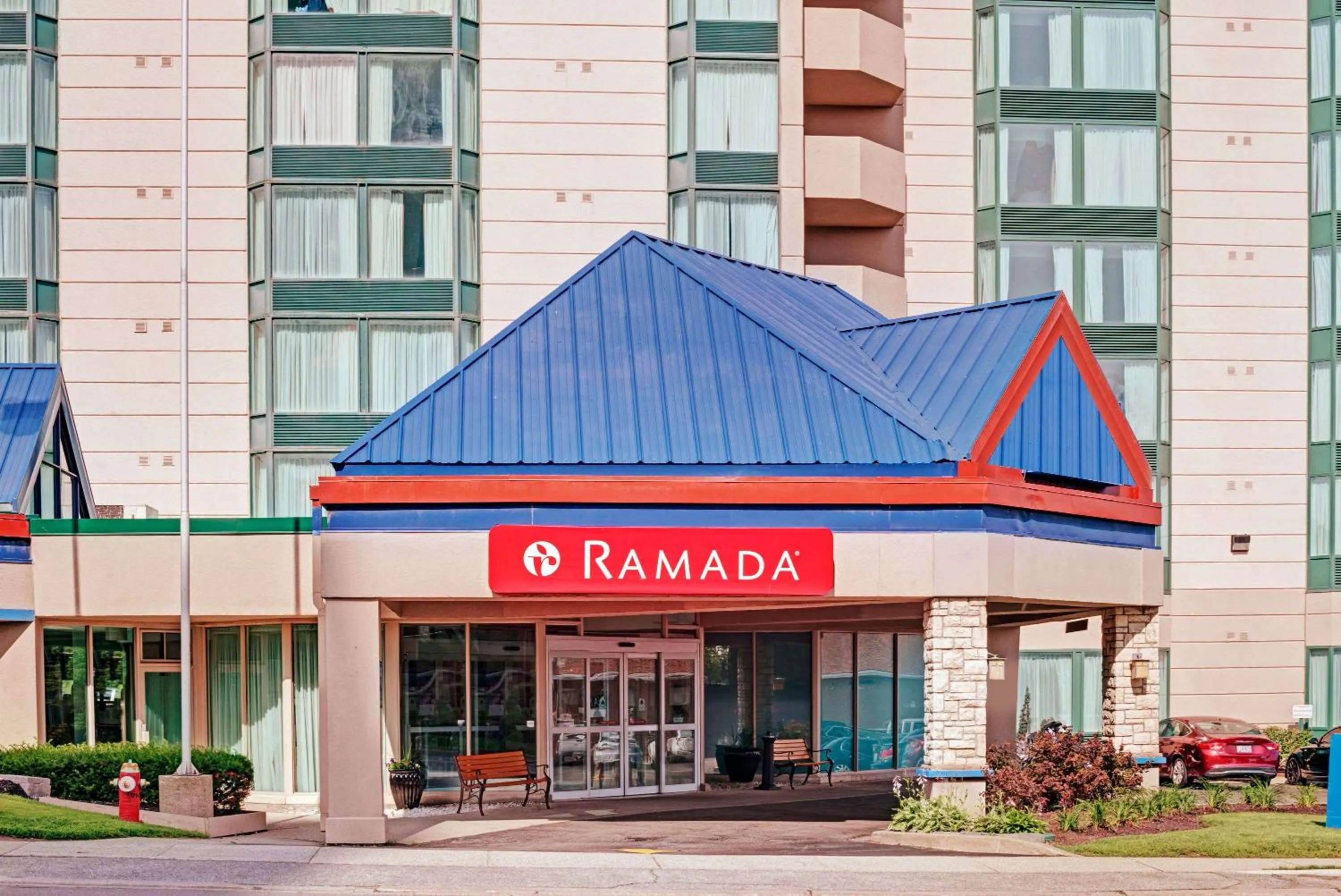 Property building in Ramada by Wyndham Niagara Falls/Fallsview