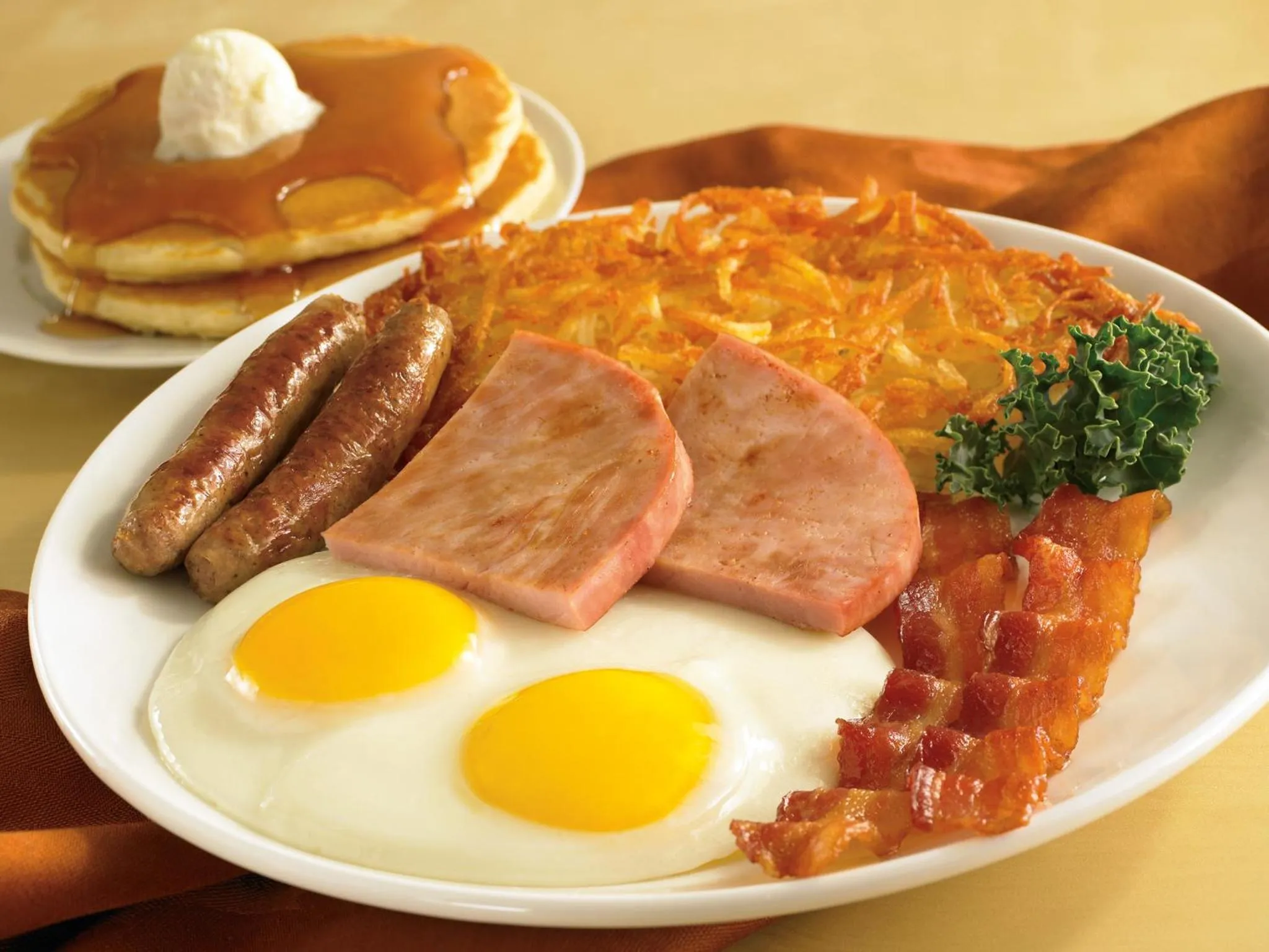 Food and drinks in Ramada by Wyndham Niagara Falls/Fallsview