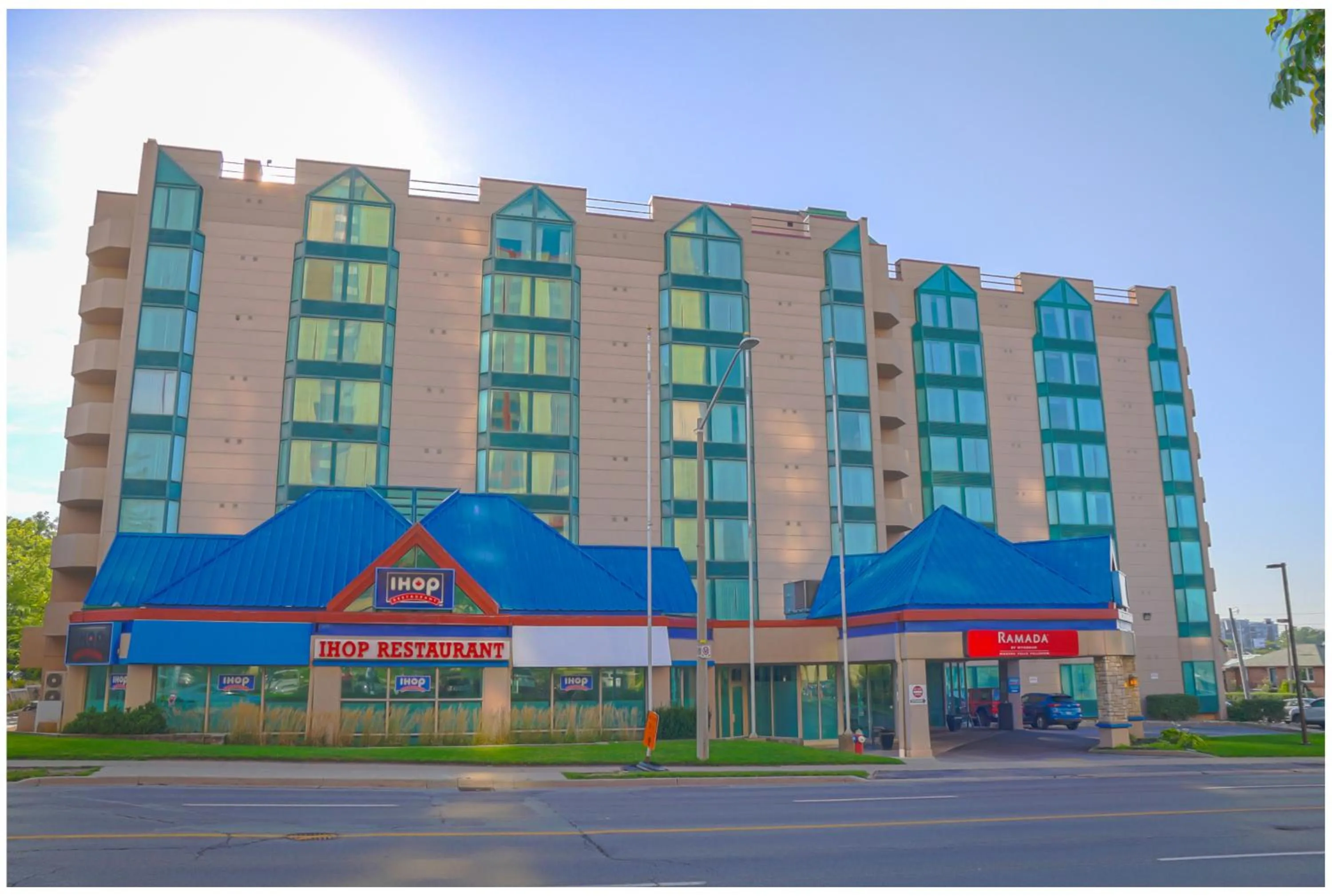 Property building in Ramada by Wyndham Niagara Falls/Fallsview
