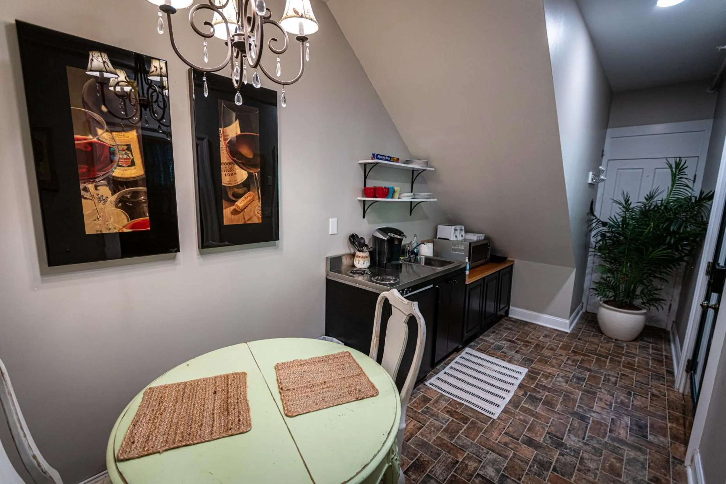 Kitchen or kitchenette in Washington Street Quarters