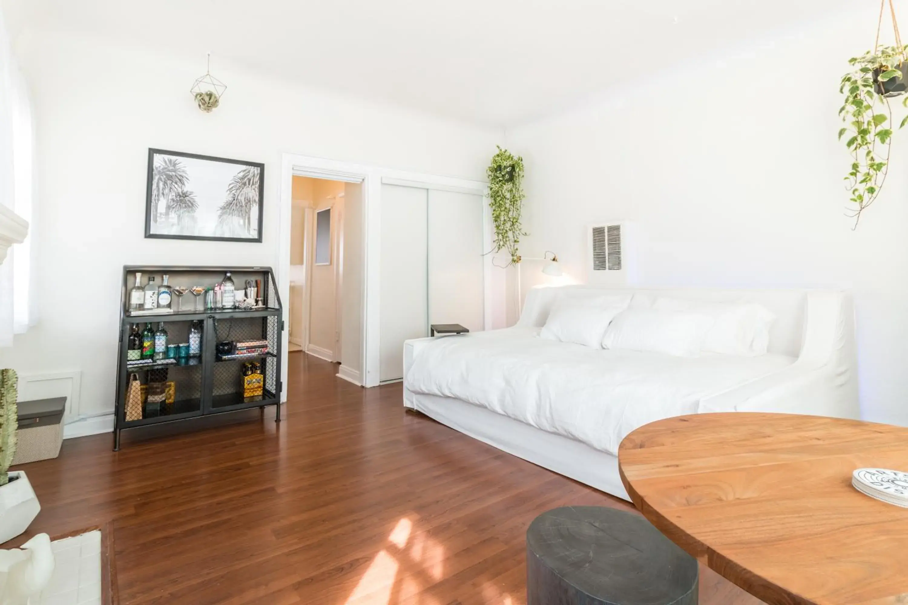 Sunny Boho Chic West Hollywood Flat! Sunny Boho Chic West Hollywood Flat!