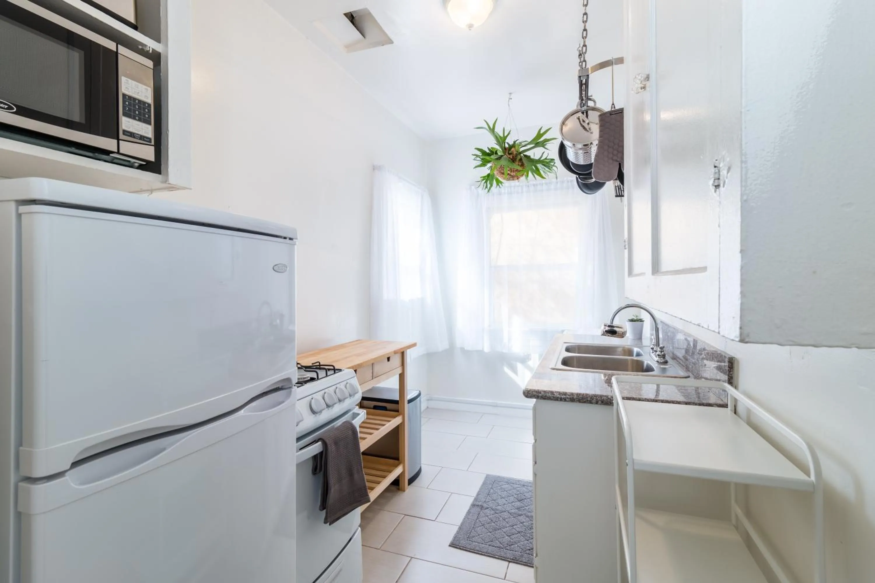 Sunny Boho Chic West Hollywood Flat!