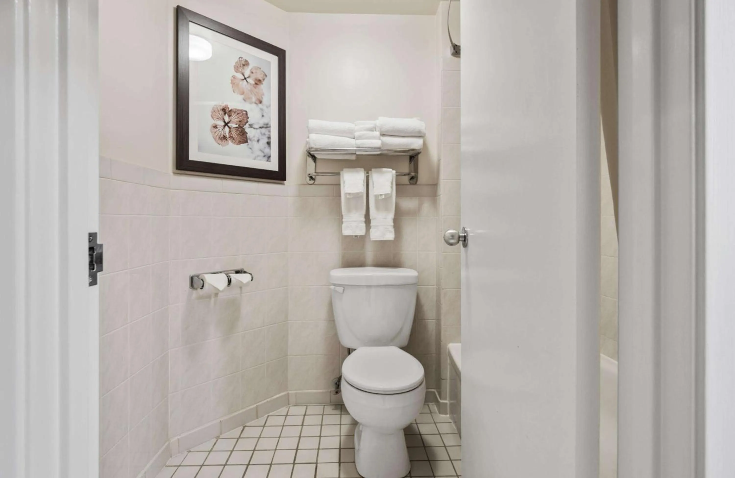 Bathroom in Best Western Plus Cairn Croft Hotel