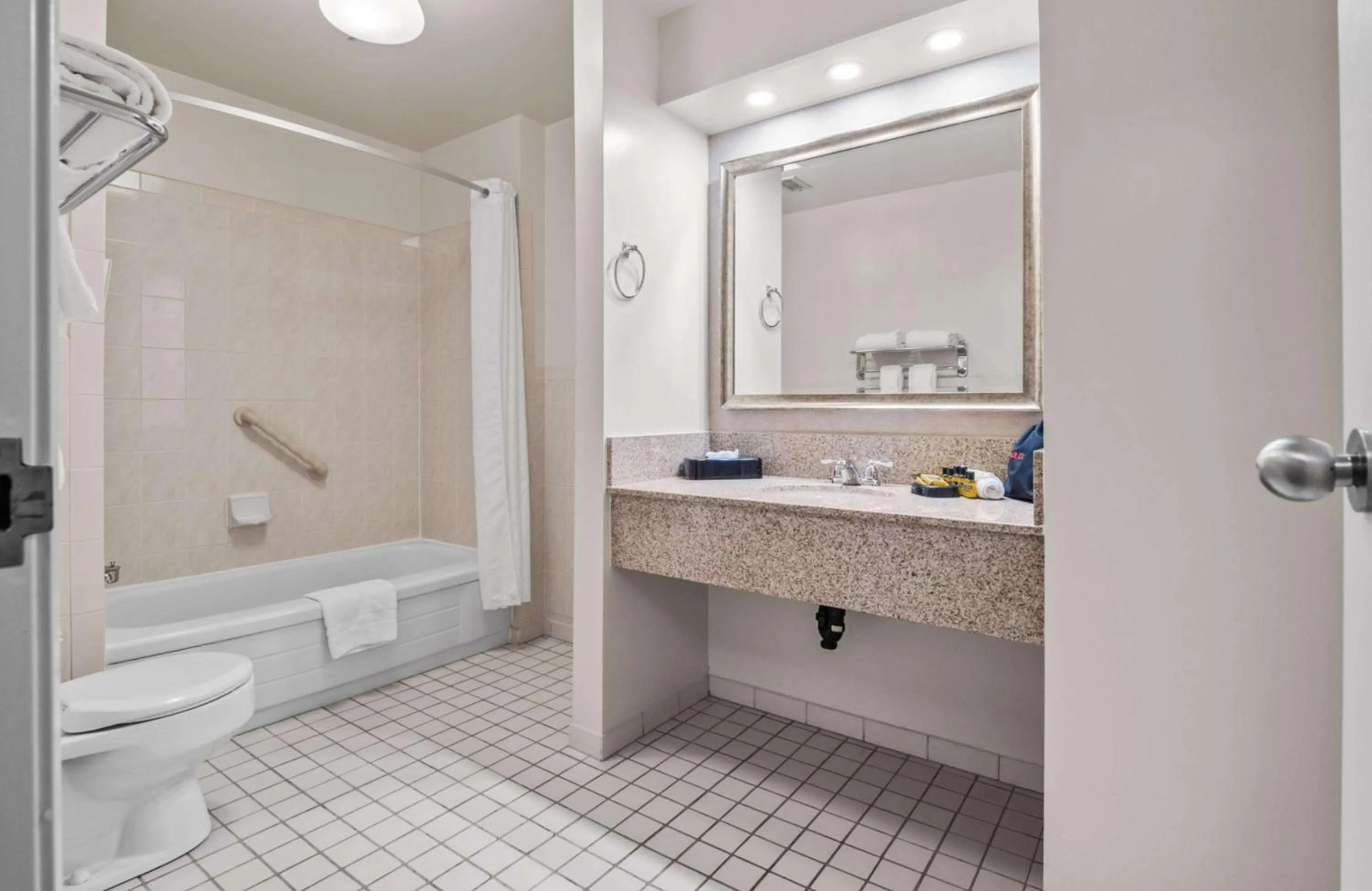 Bathroom in Best Western Plus Cairn Croft Hotel