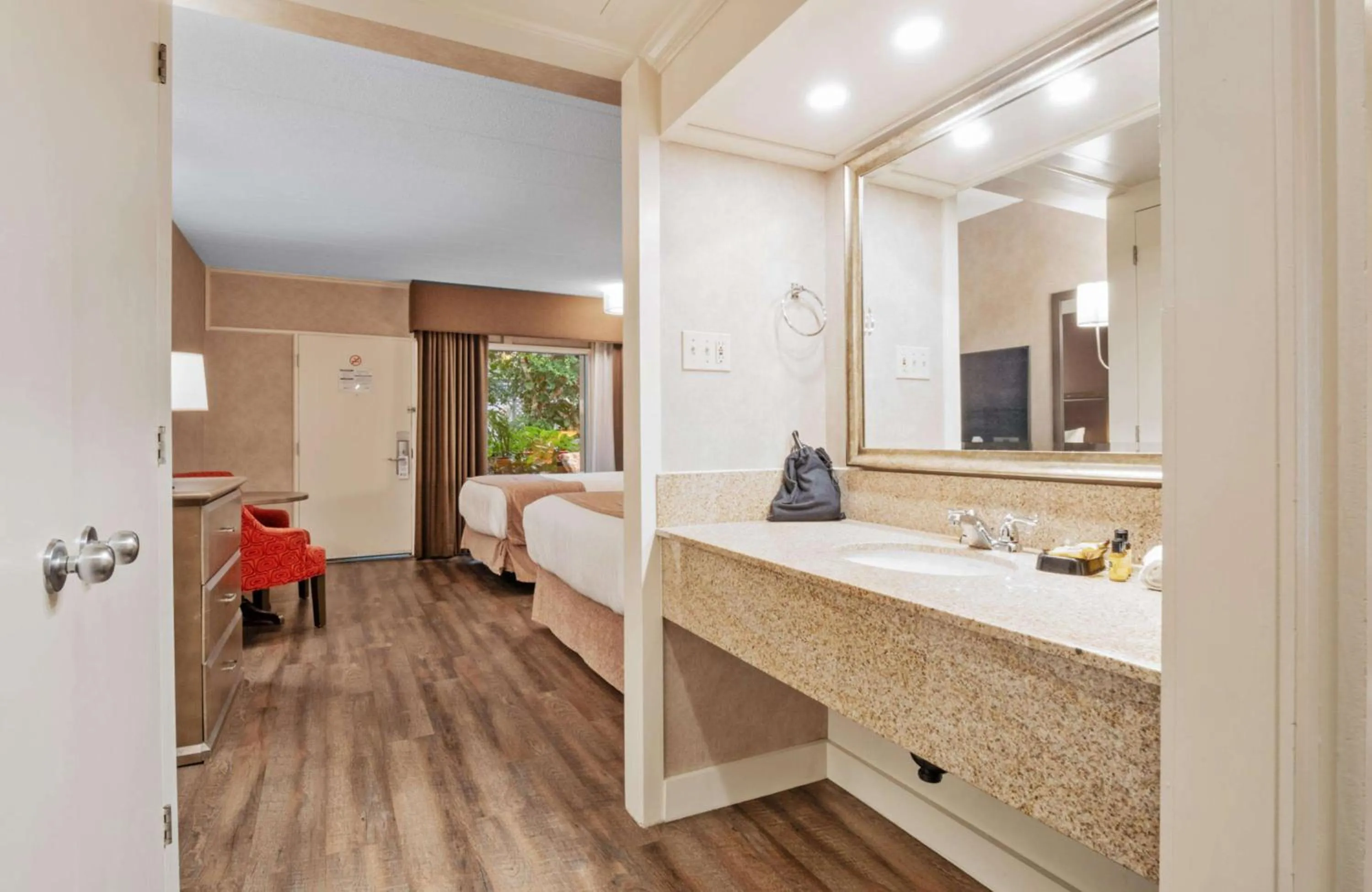 Bathroom, Bed in Best Western Plus Cairn Croft Hotel