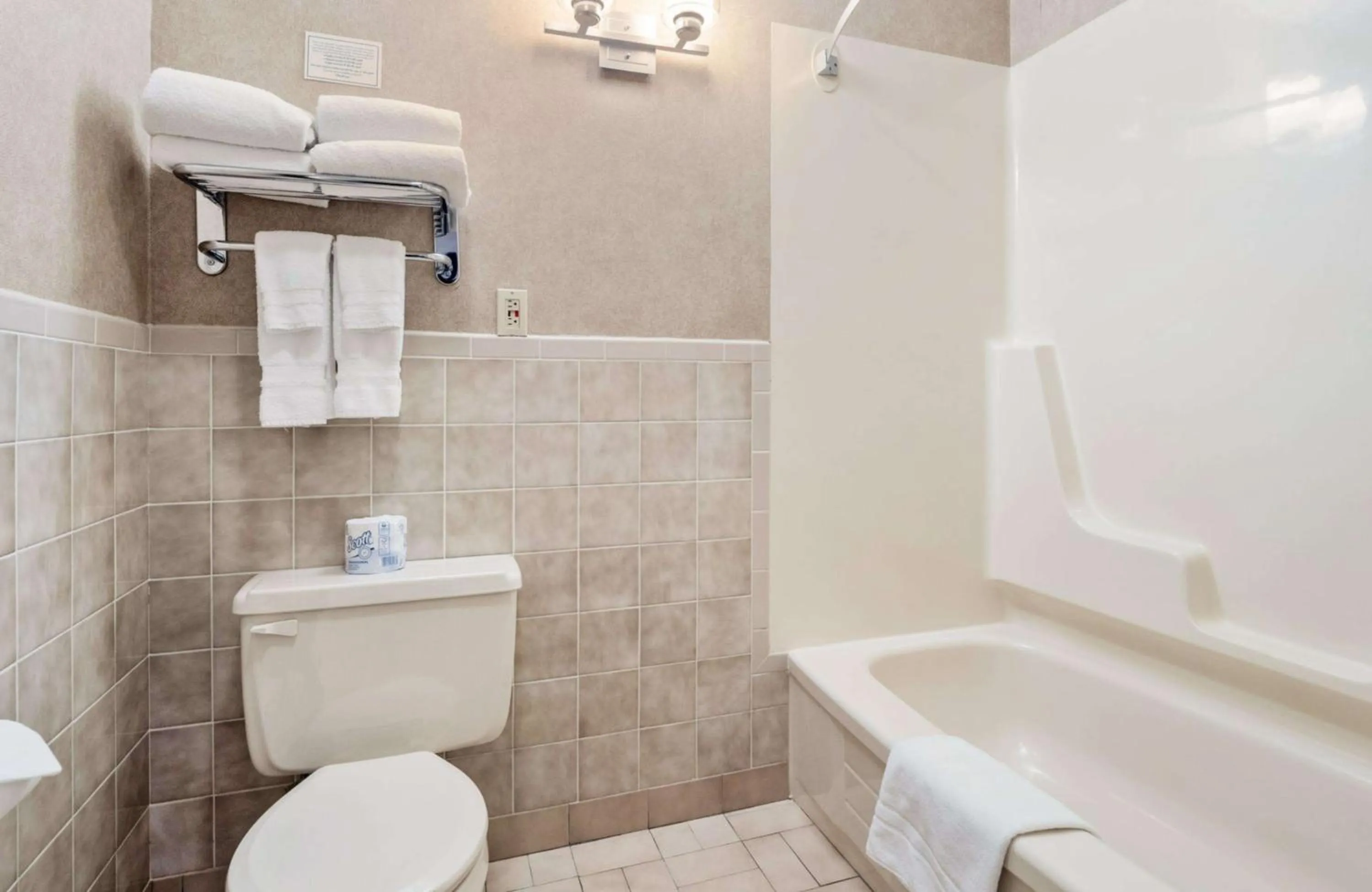 Bathroom in Best Western Plus Cairn Croft Hotel