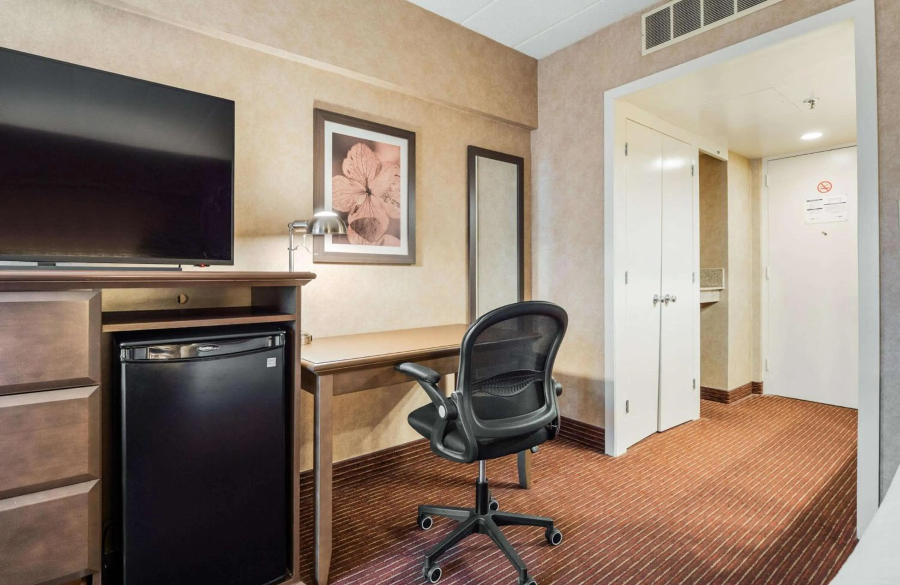 Bedroom in Best Western Plus Cairn Croft Hotel