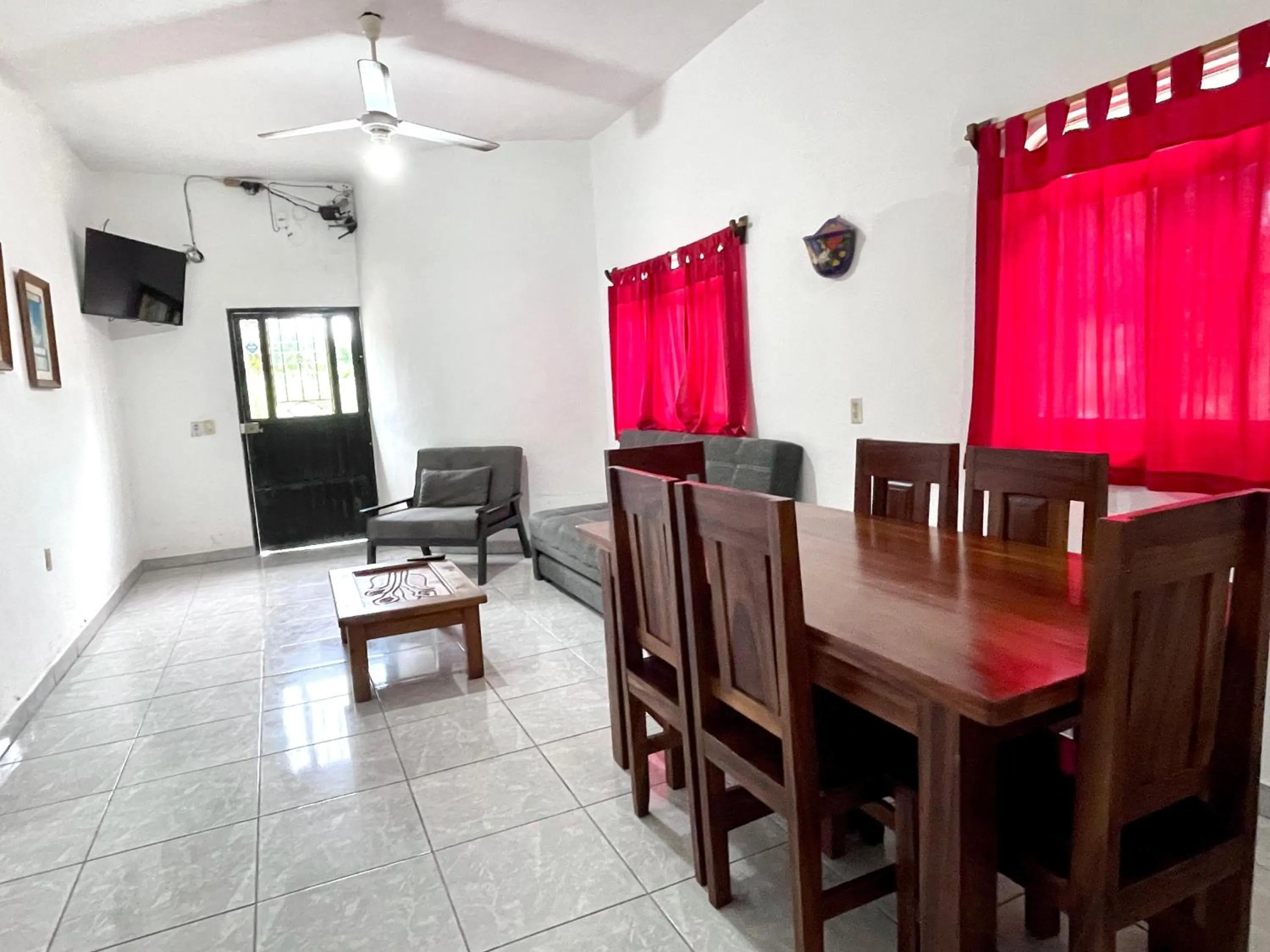 Hotel y Bungalows Bugambilias