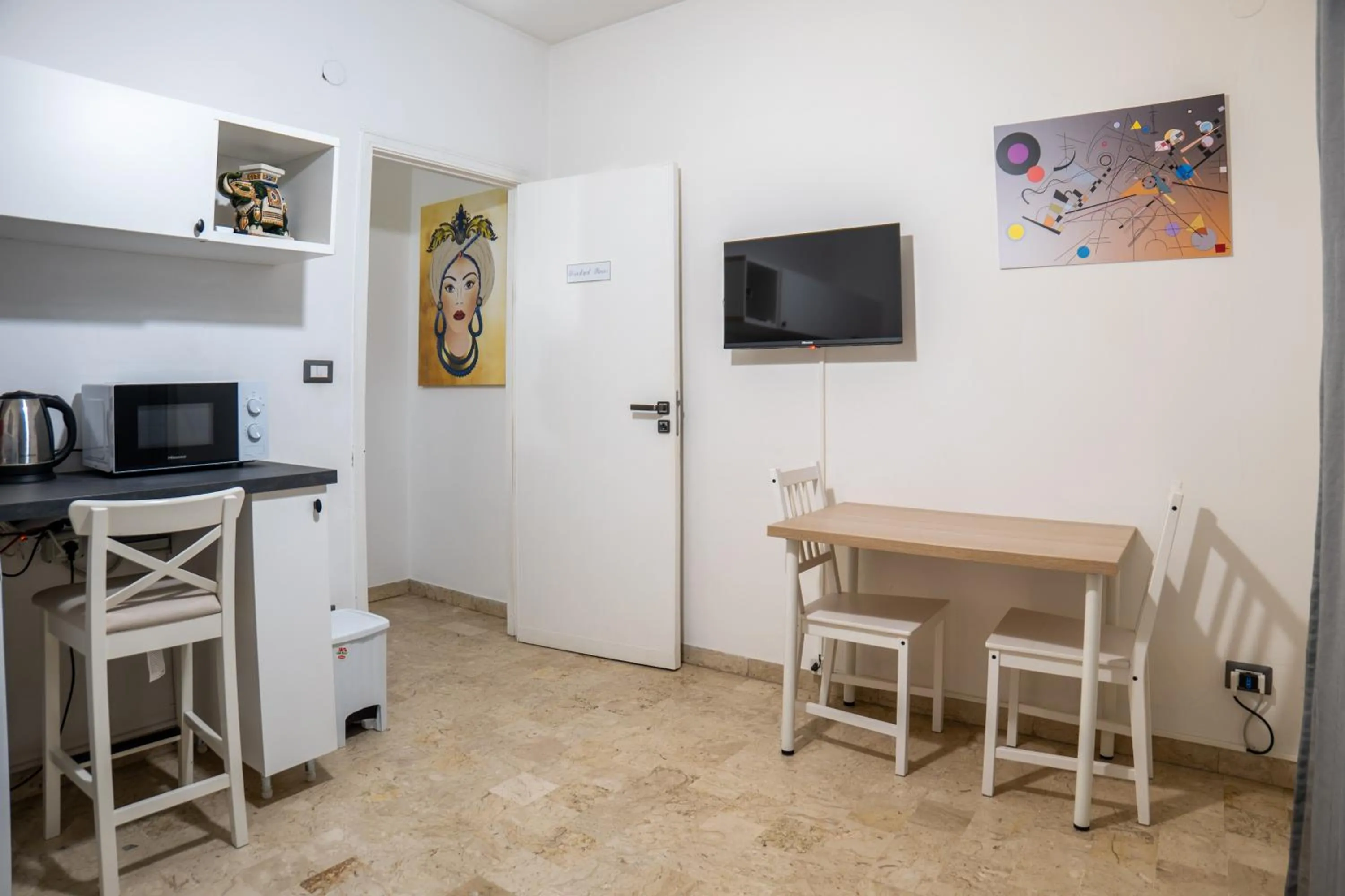 Communal kitchen in Sweet Home