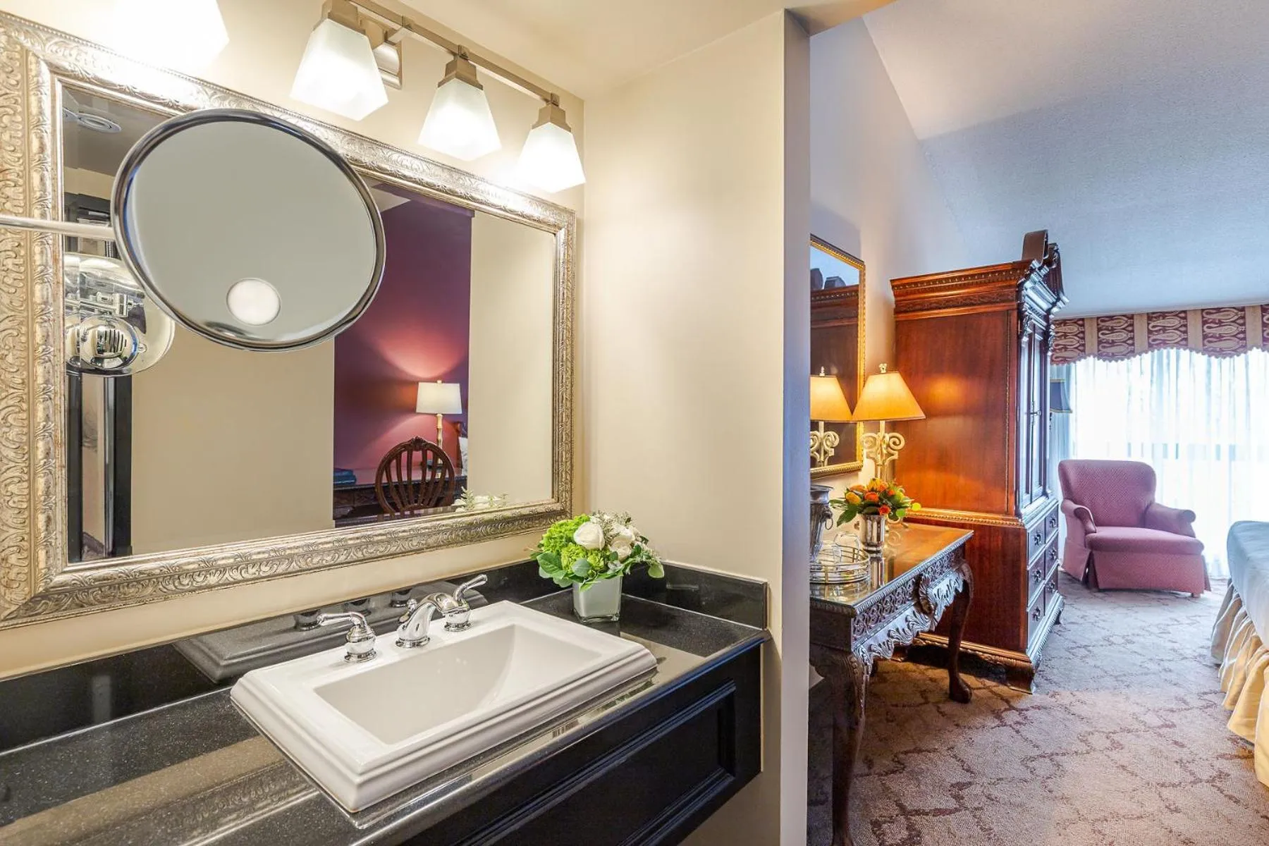 Bed in Old Stone Inn Boutique Hotel