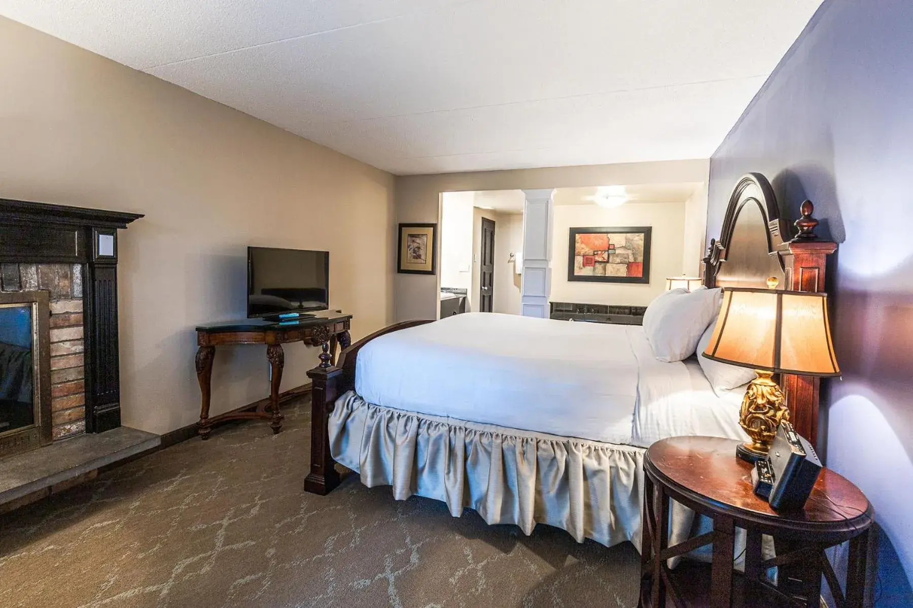 King Suite with Spa Bath and Sofa Bed in Old Stone Inn Boutique Hotel King Suite with Spa Bath and Sofa Bed in Old Stone Inn Boutique Hotel