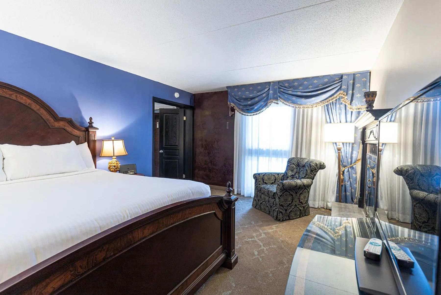 Bed in Old Stone Inn Boutique Hotel