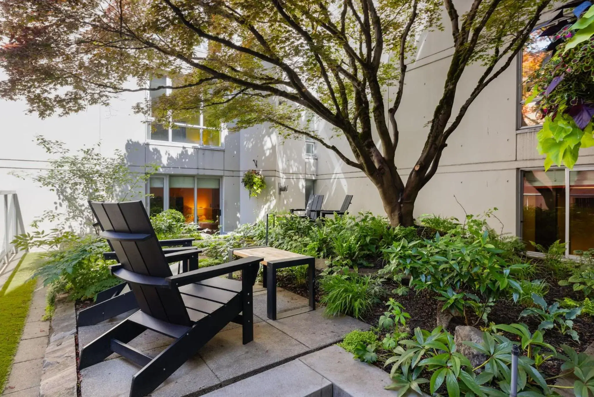 King Room with Garden View in OPUS Vancouver King Room with Garden View in OPUS Vancouver