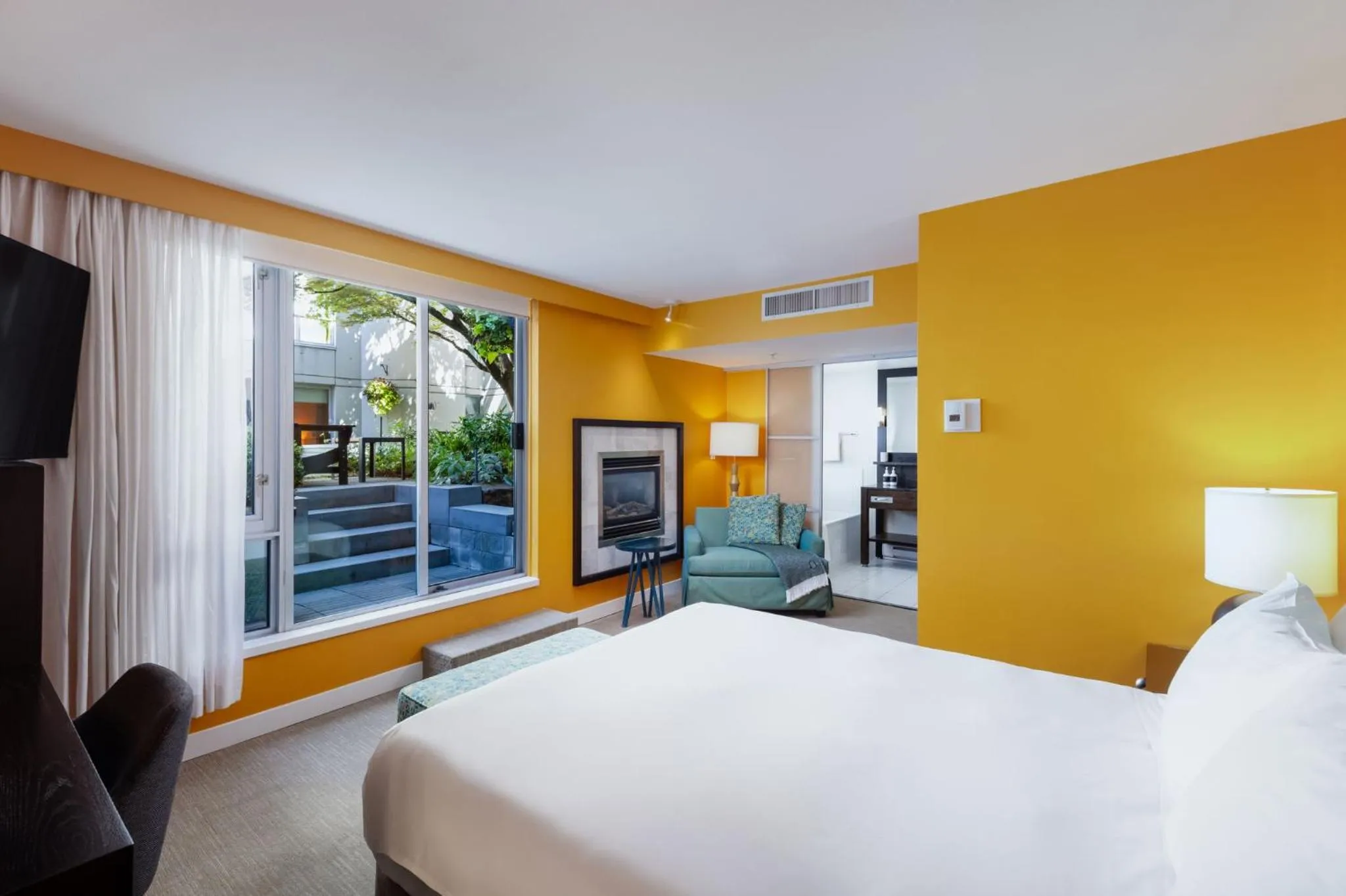 Photo of the whole room, Bed in OPUS Vancouver