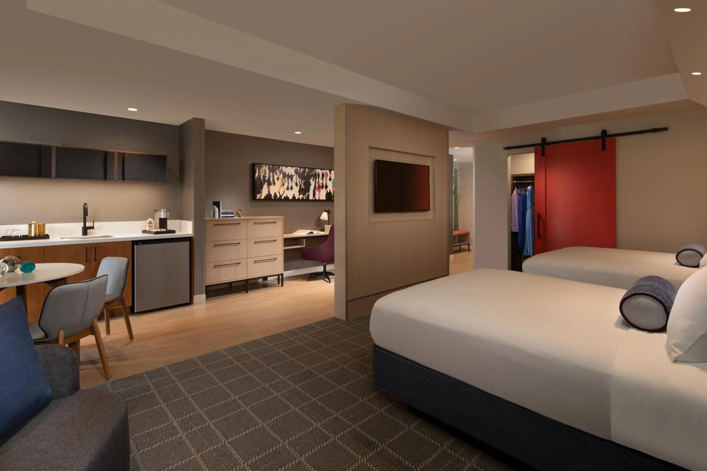 Photo of the whole room, Bed in The Watermark Hotel