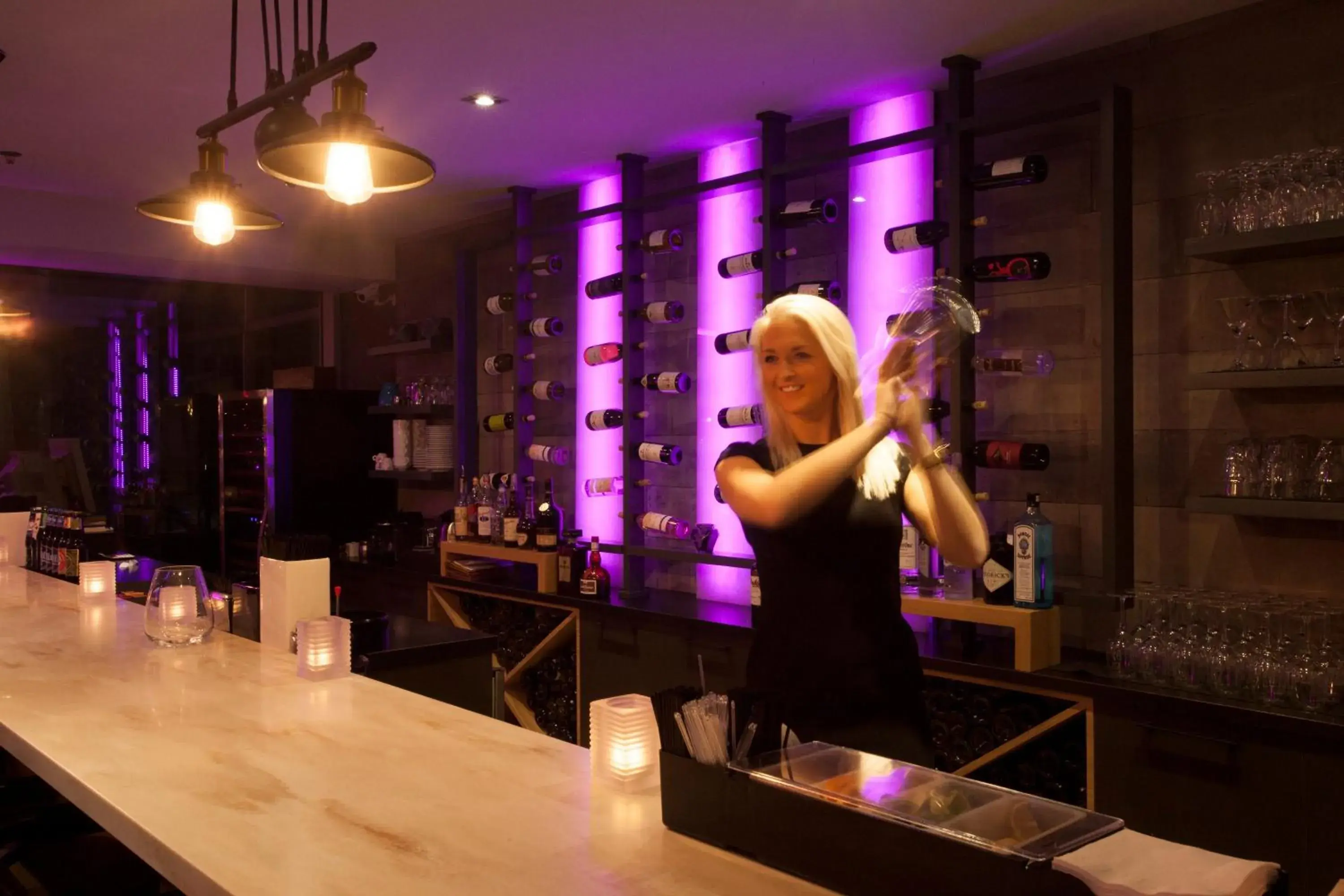 Lounge or bar in HOTEL10 Lounge or bar in HOTEL10
