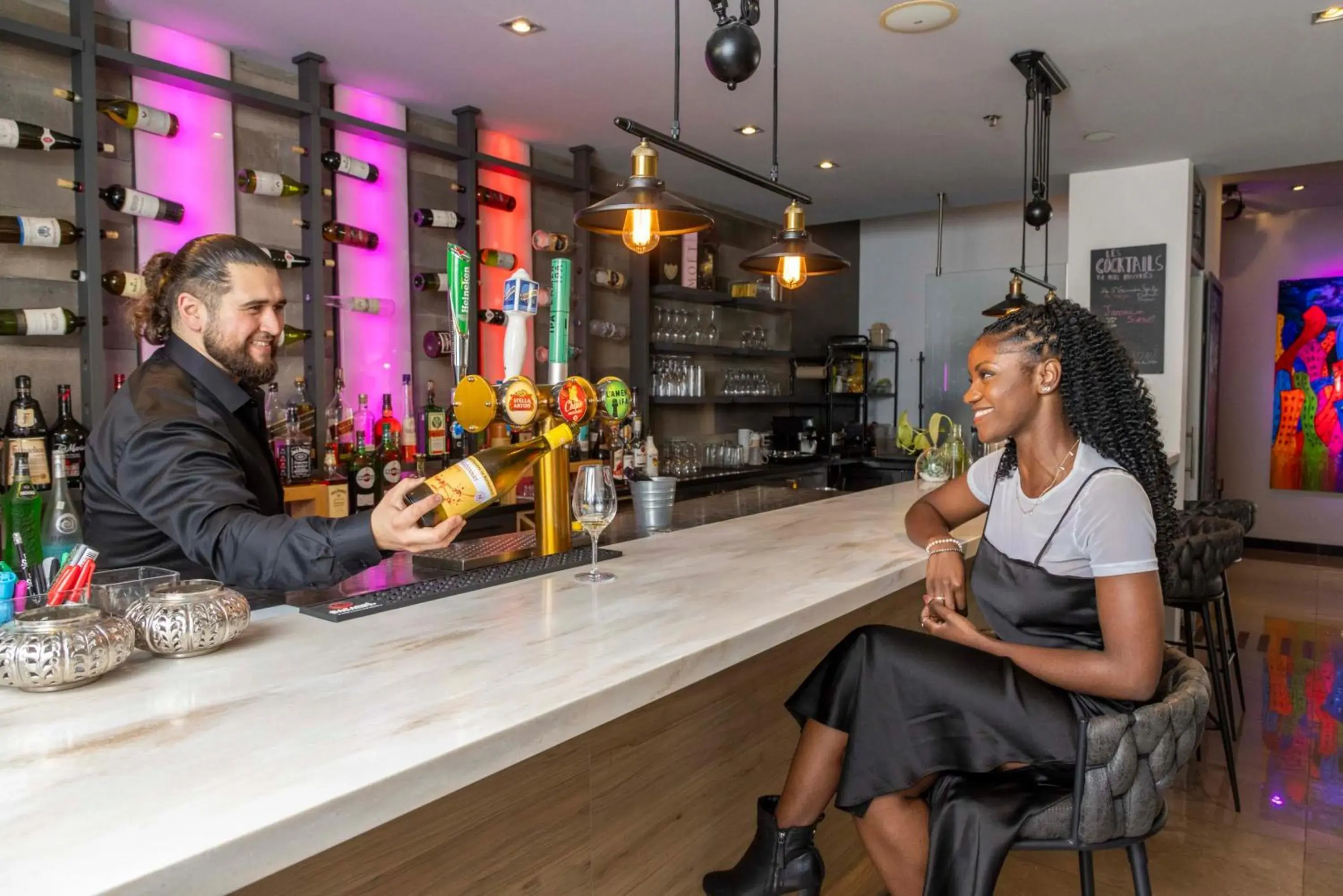 Lounge or bar in HOTEL10 Lounge or bar in HOTEL10