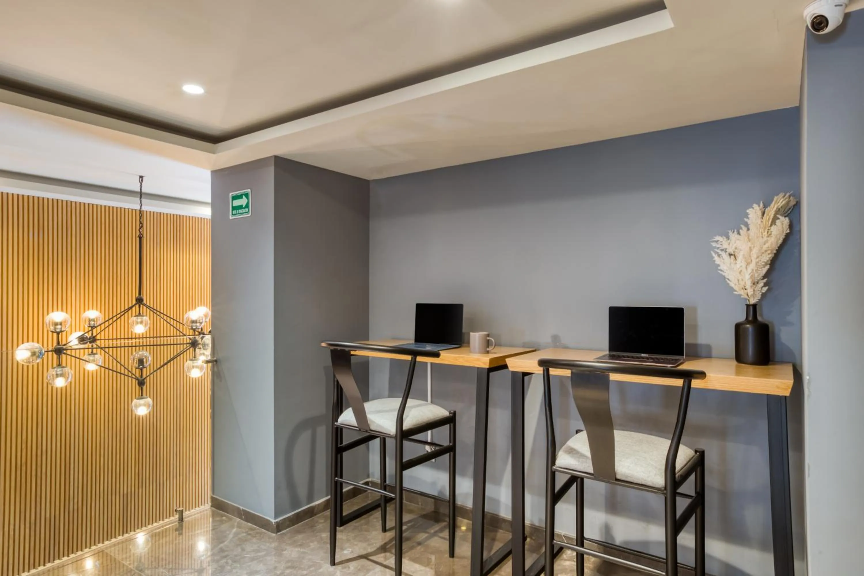 Business facilities in ULIV Antara