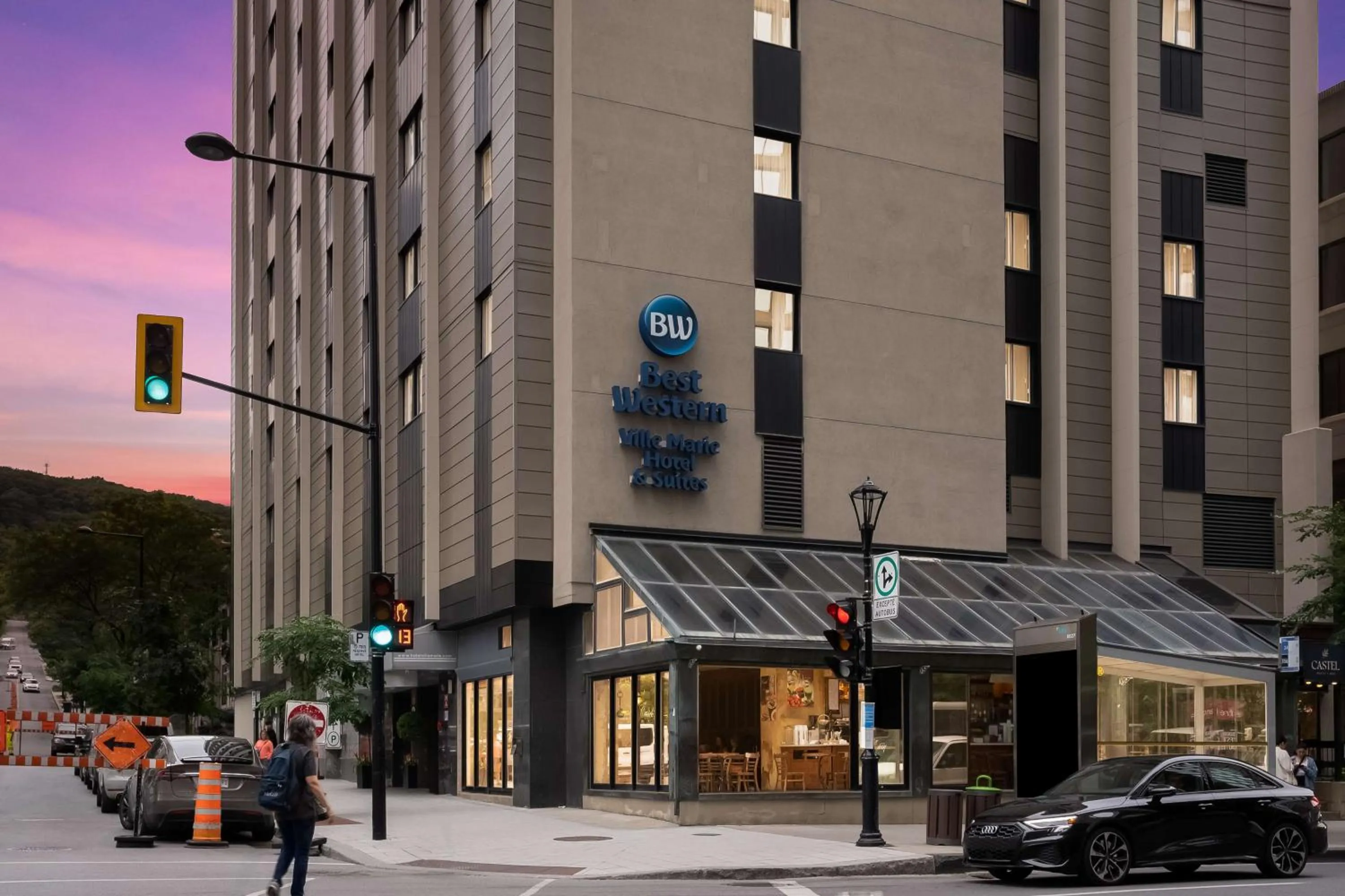 Property building in Best Western Ville-Marie Montreal Hotel & Suites