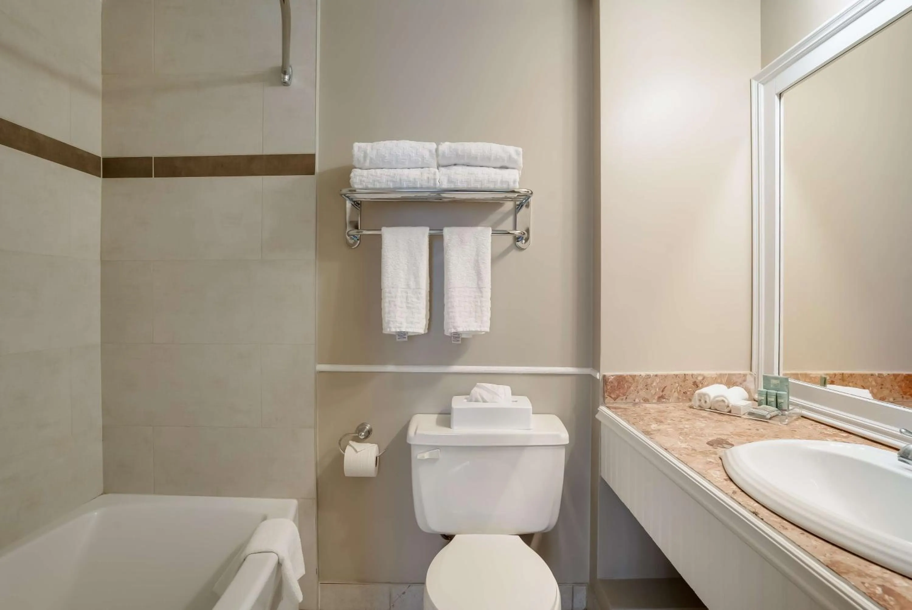 Bathroom in Best Western Ville-Marie Montreal Hotel & Suites