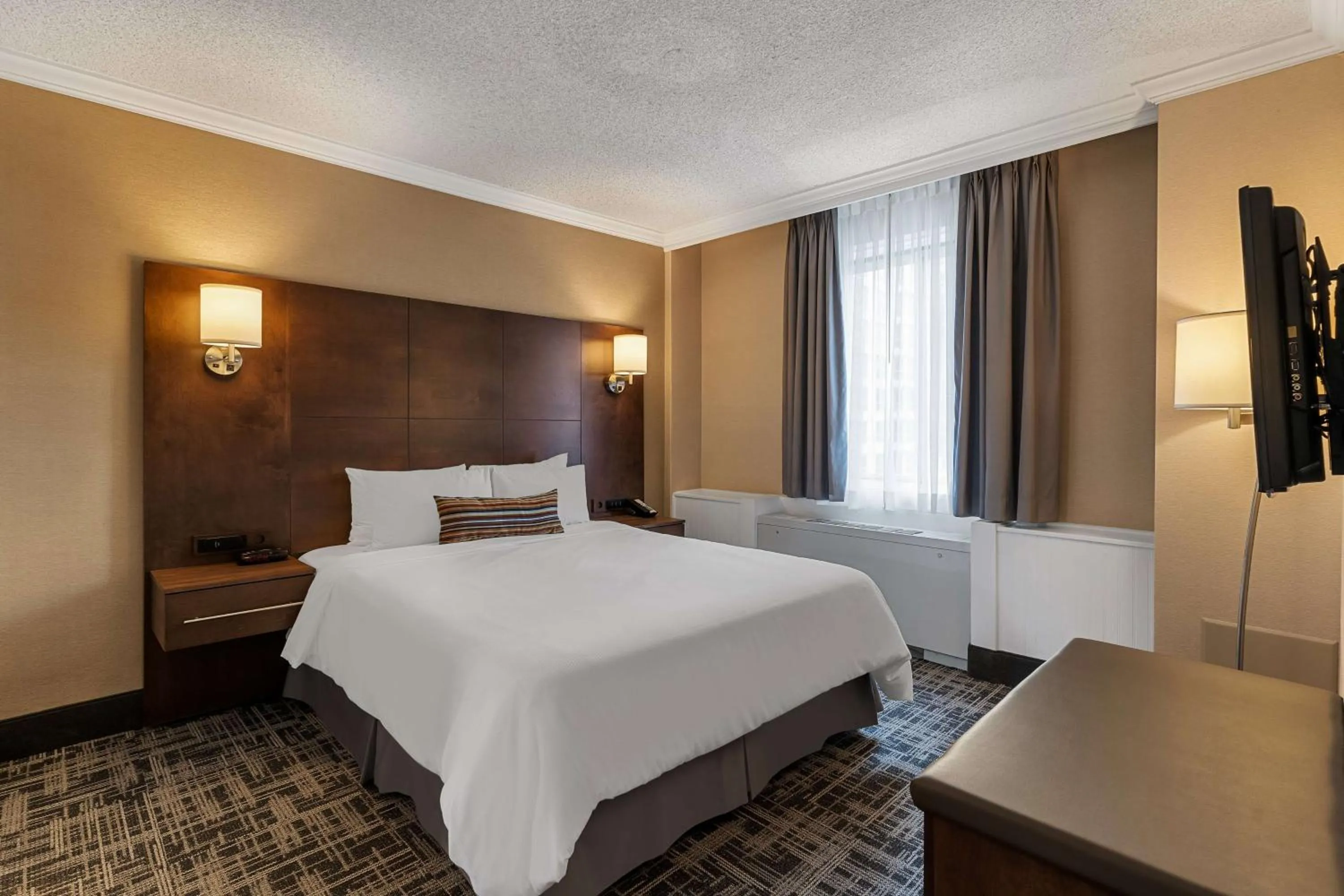 Bedroom, Bed in Best Western Ville-Marie Montreal Hotel & Suites