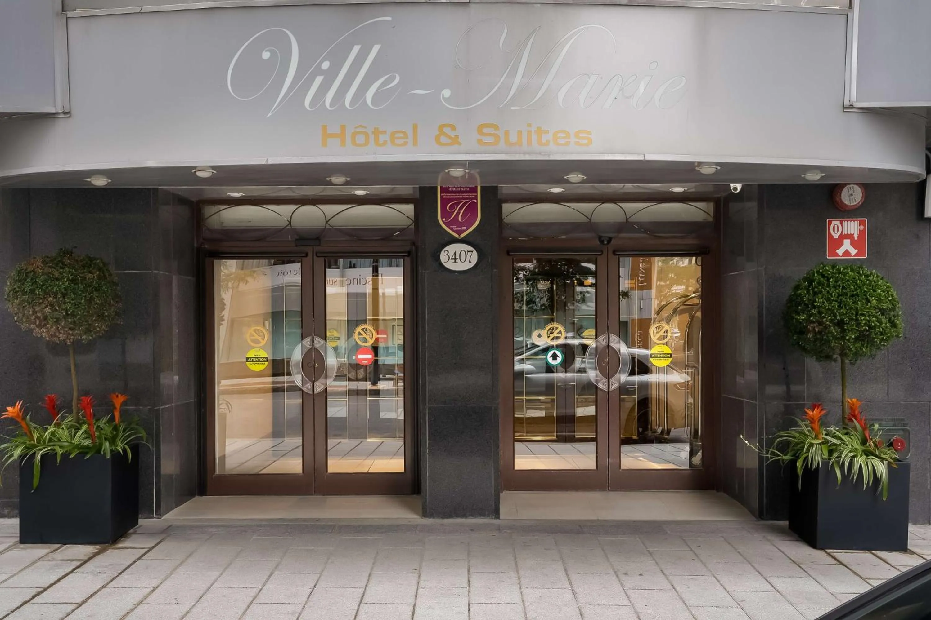 Property building in Best Western Ville-Marie Montreal Hotel & Suites