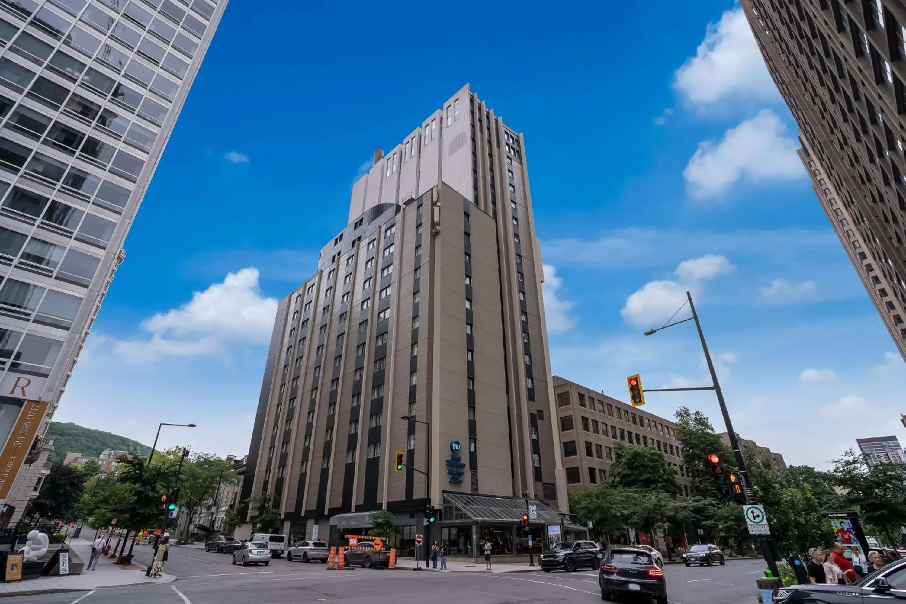 Property building in Best Western Ville-Marie Montreal Hotel & Suites