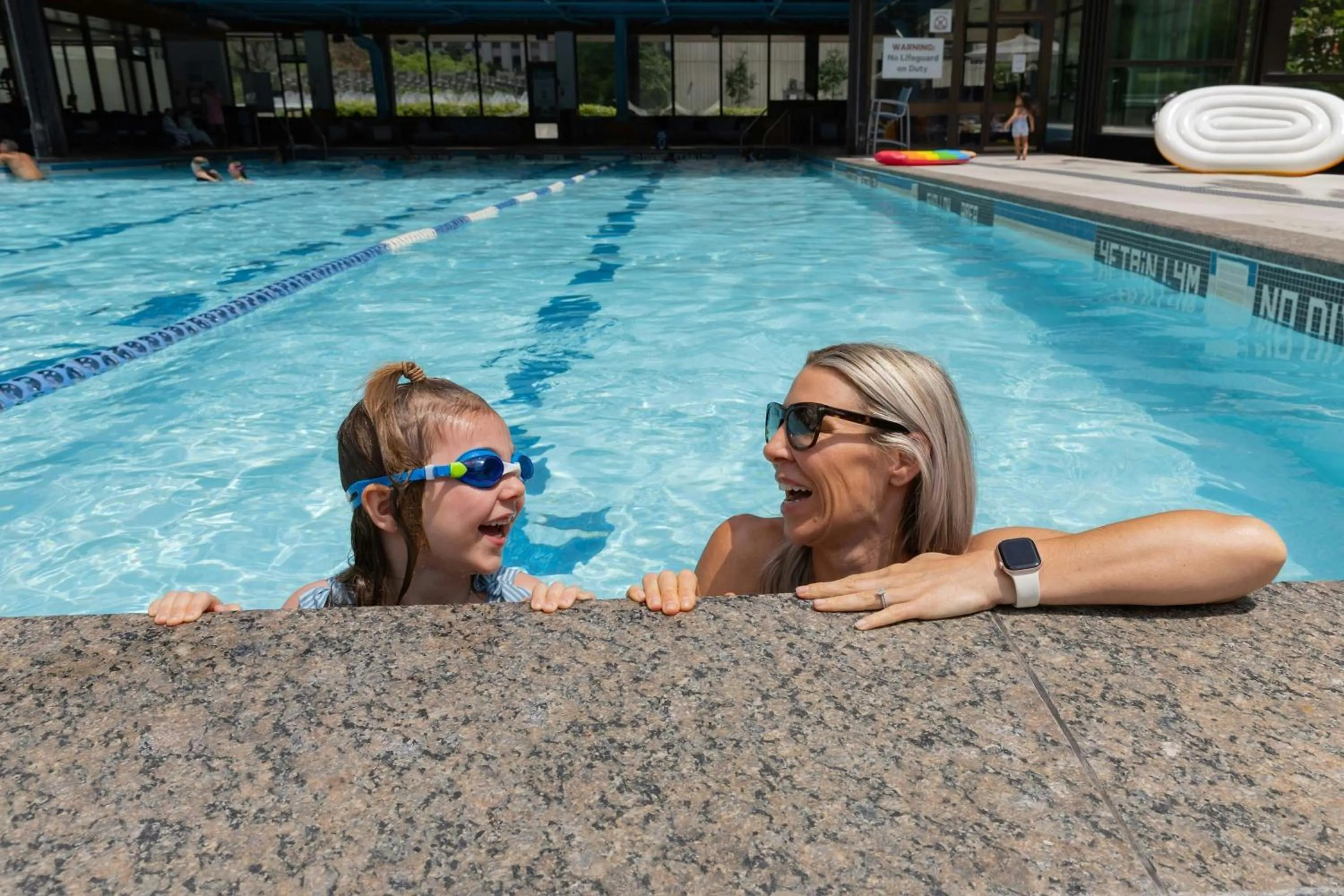 Swimming pool in Sheraton Centre Toronto Hotel