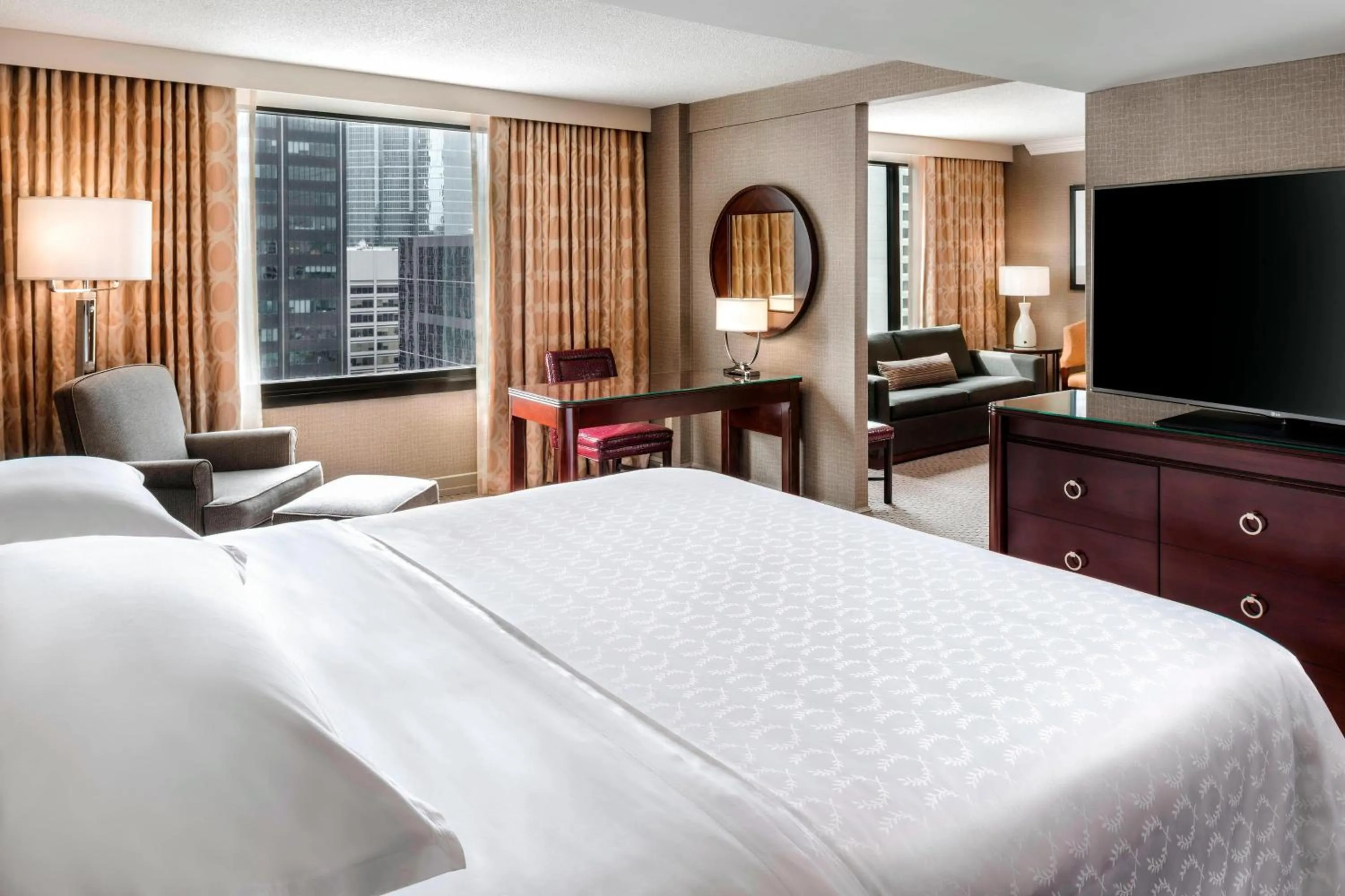 Photo of the whole room, Bed in Sheraton Centre Toronto Hotel