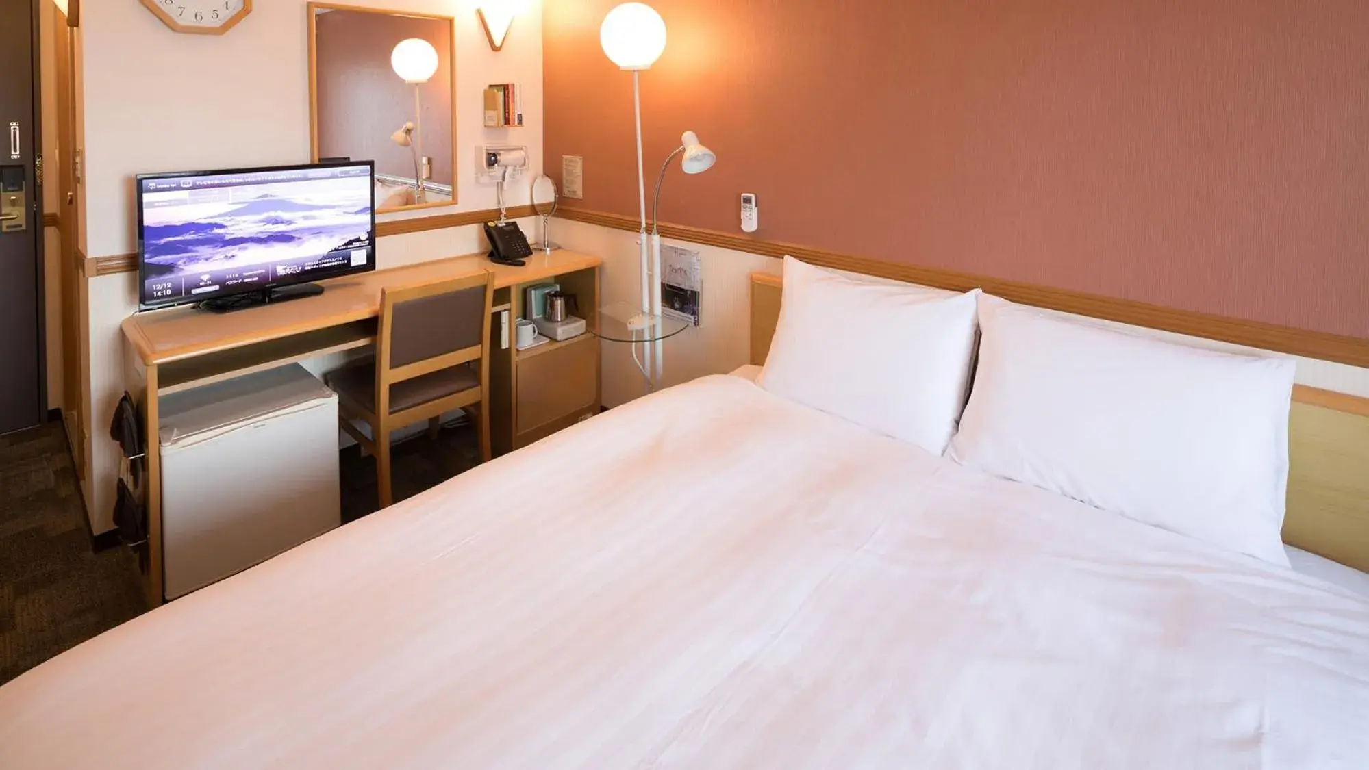 Bedroom, Bed in Toyoko Inn Hakata-eki Minami Bedroom, Bed in Toyoko Inn Hakata-eki Minami