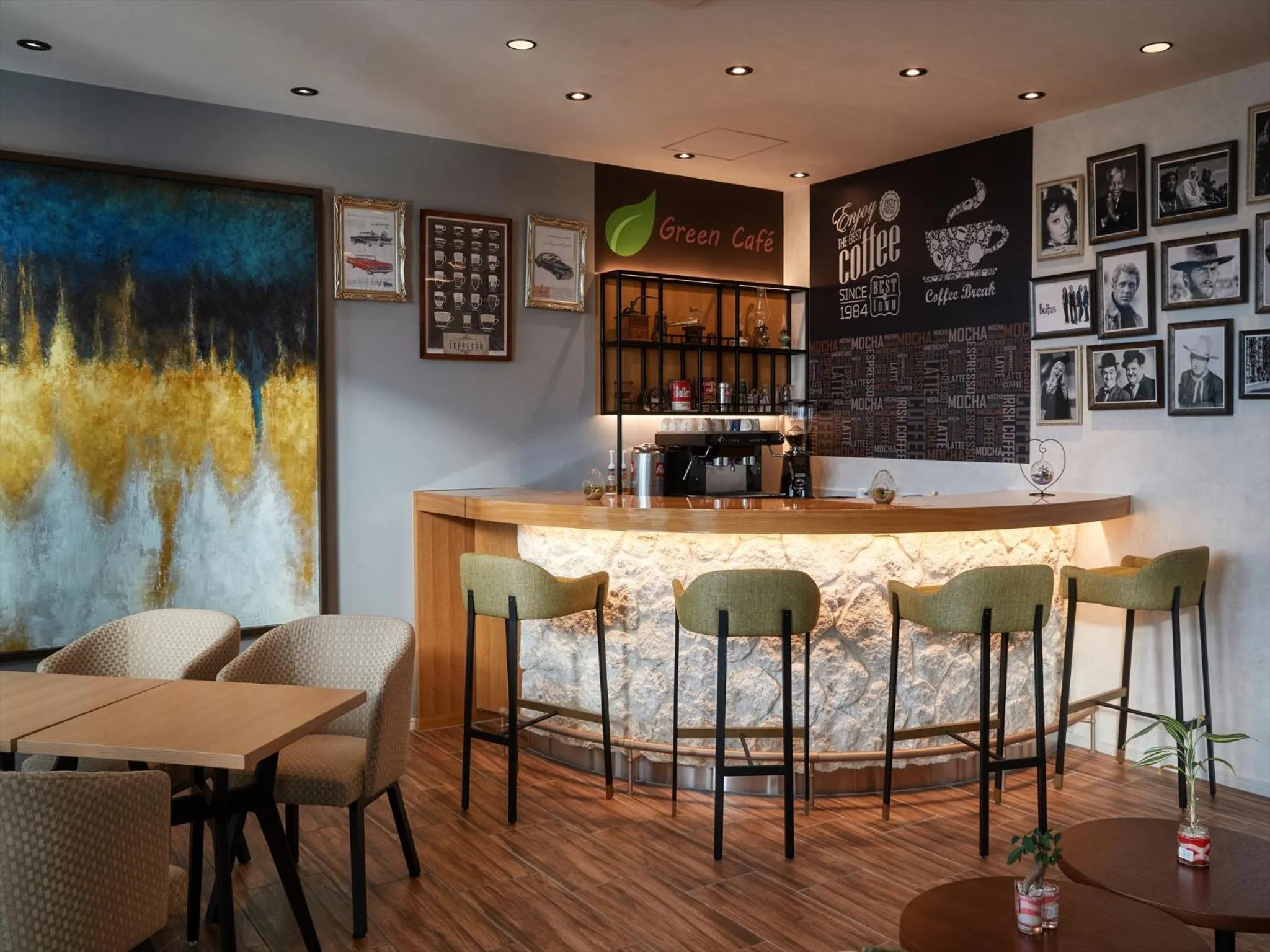 Lounge or bar in THE GRAND HOTEL GINOWAN