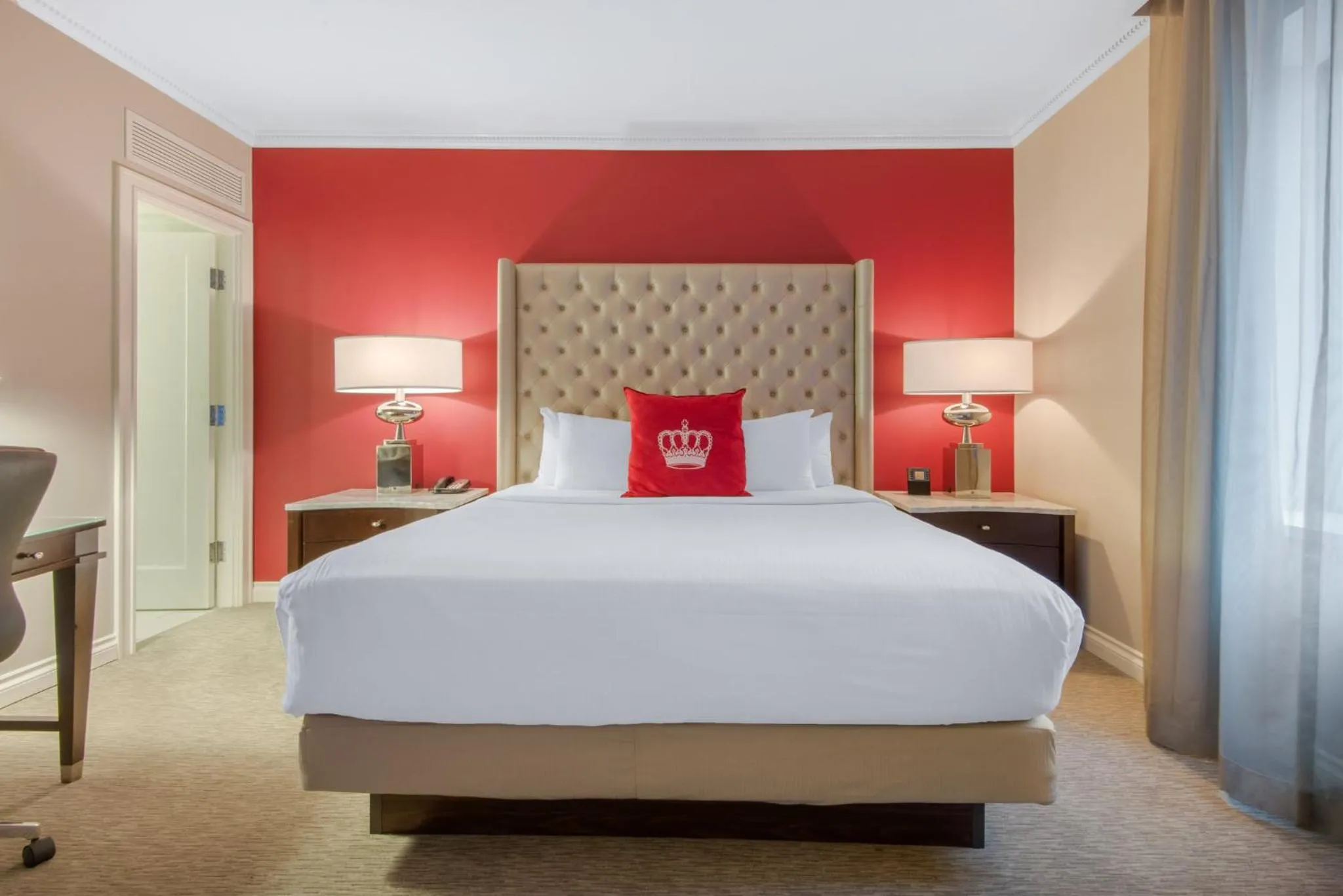 Deluxe Room  - 1 Queen Bed in The Omni King Edward Hotel