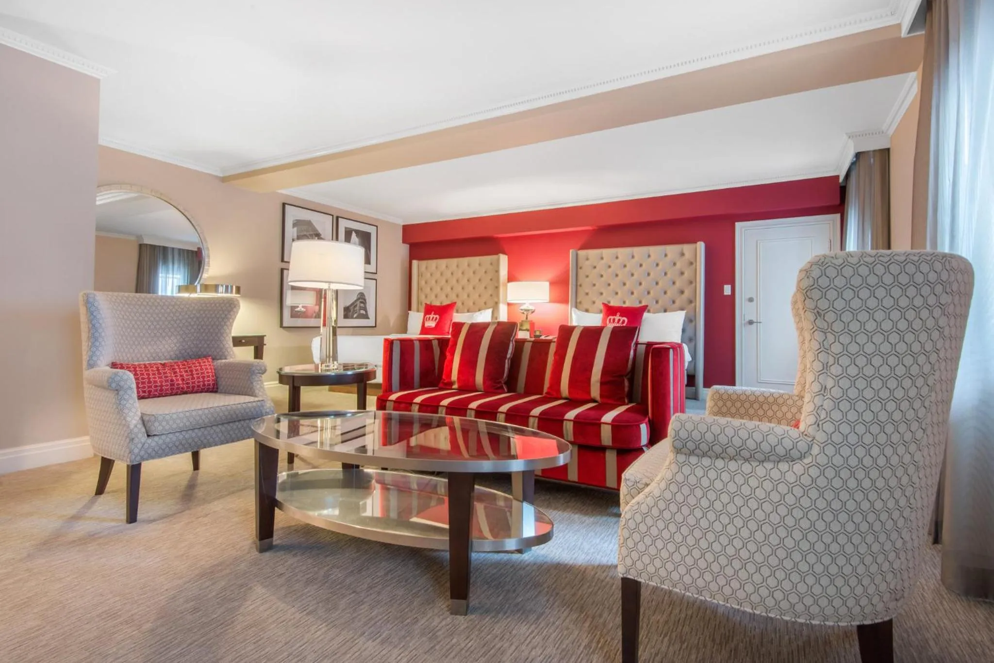 Photo of the whole room in The Omni King Edward Hotel