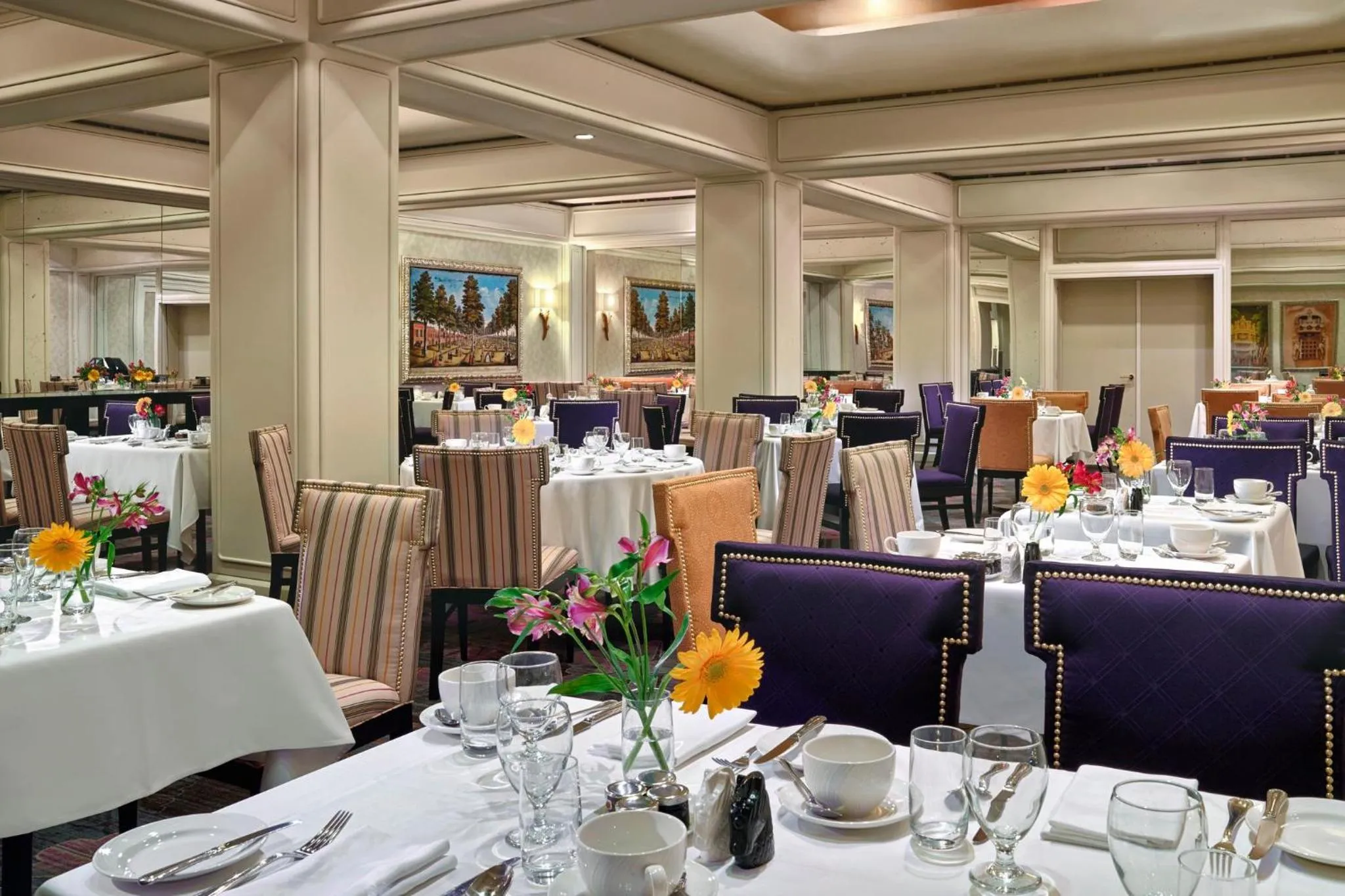 Restaurant/places to eat in The Omni King Edward Hotel