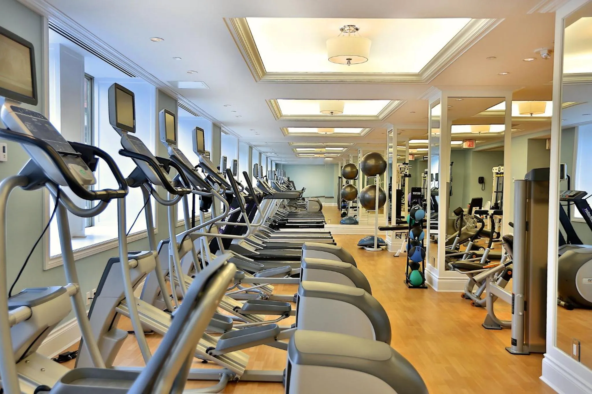 Fitness centre/facilities in The Omni King Edward Hotel