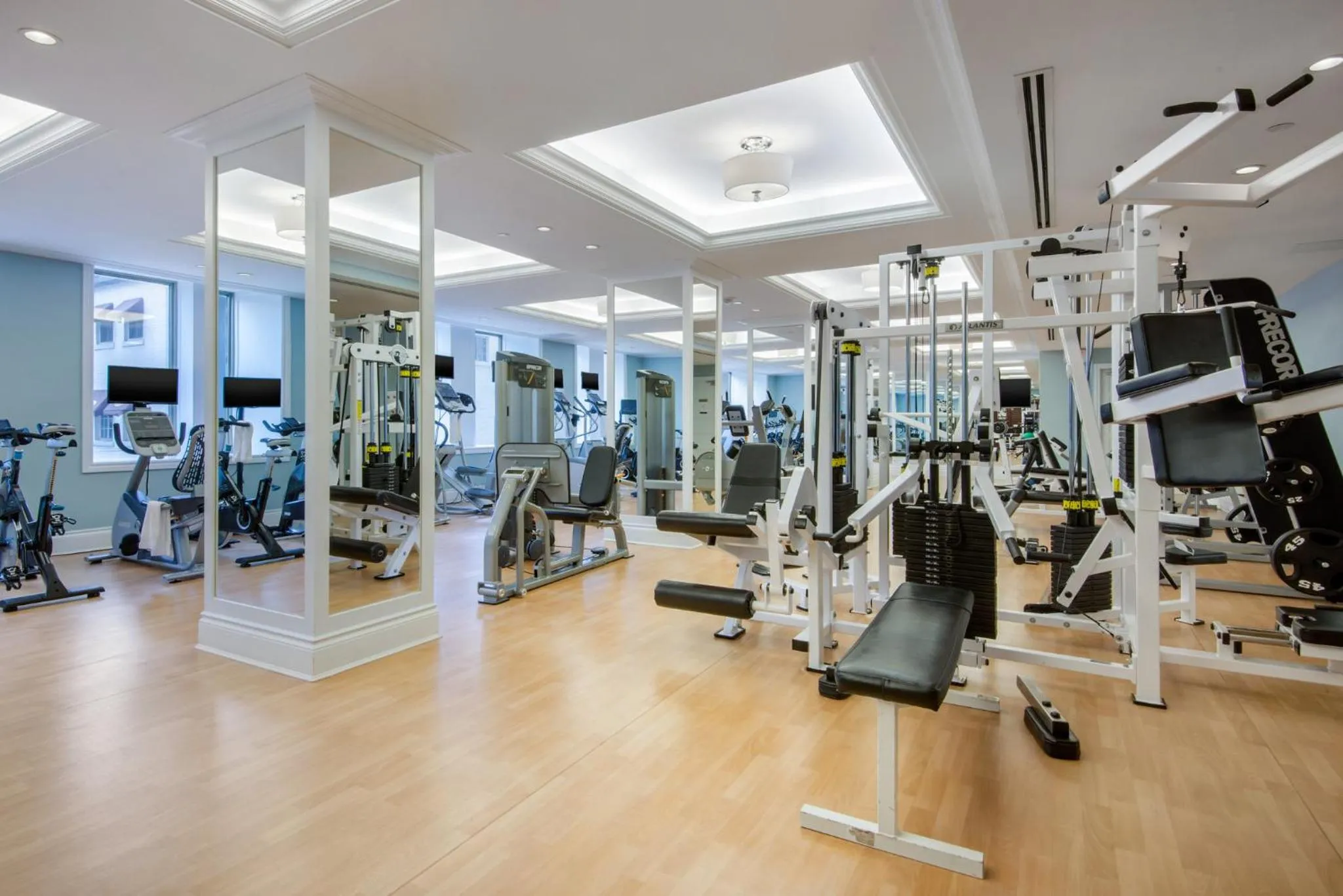 Fitness centre/facilities in The Omni King Edward Hotel