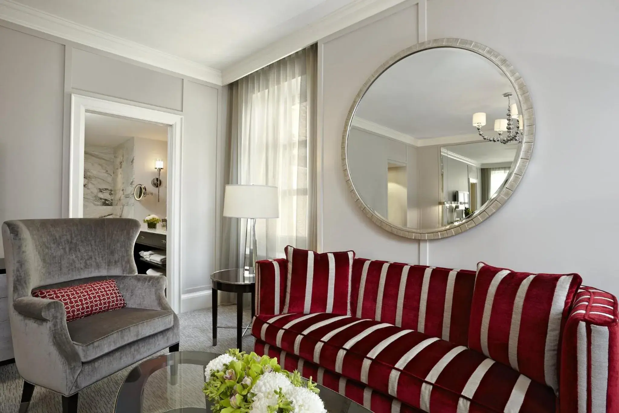 Photo of the whole room in The Omni King Edward Hotel Photo of the whole room in The Omni King Edward Hotel