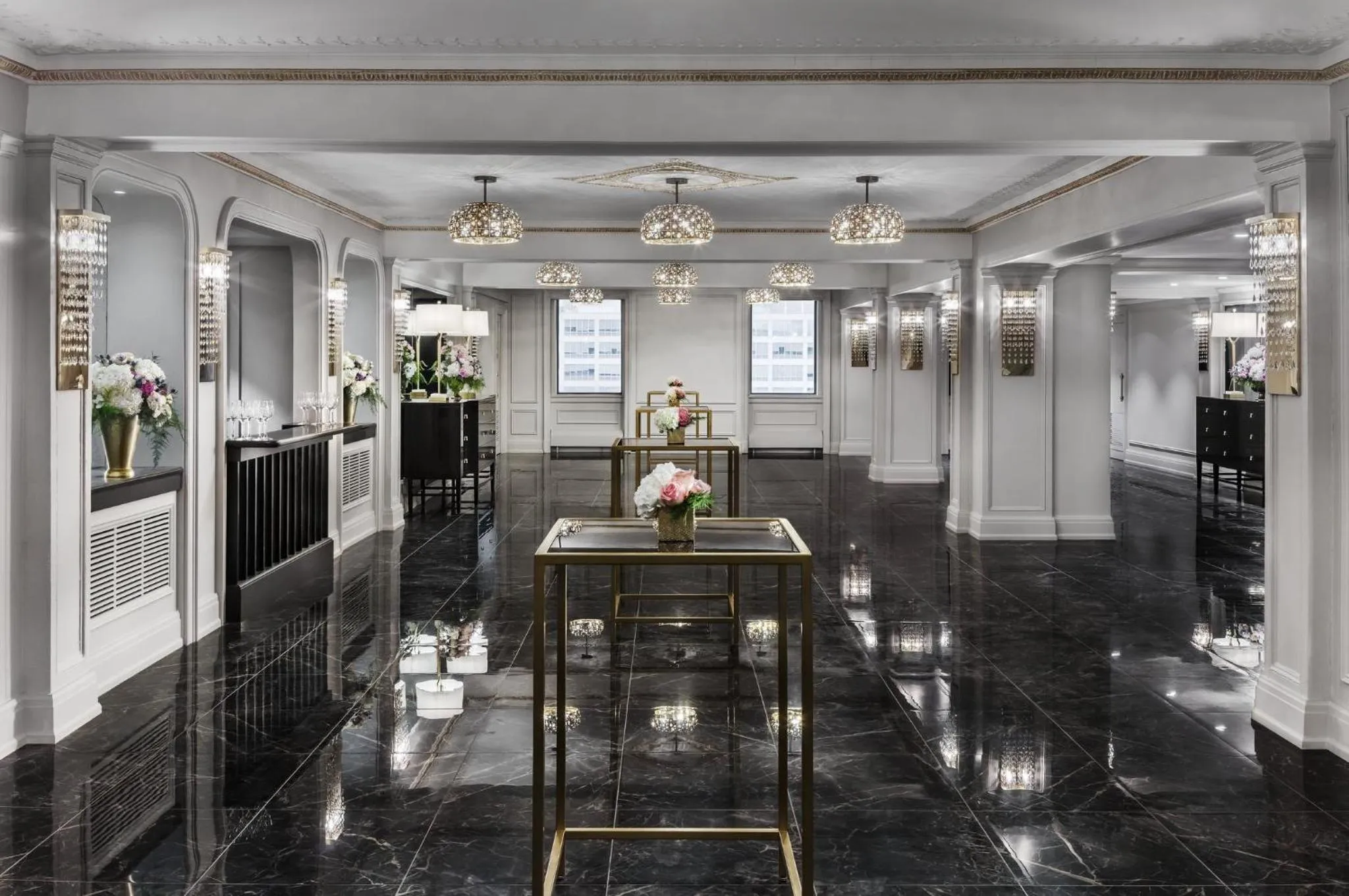 Lounge or bar in The Omni King Edward Hotel