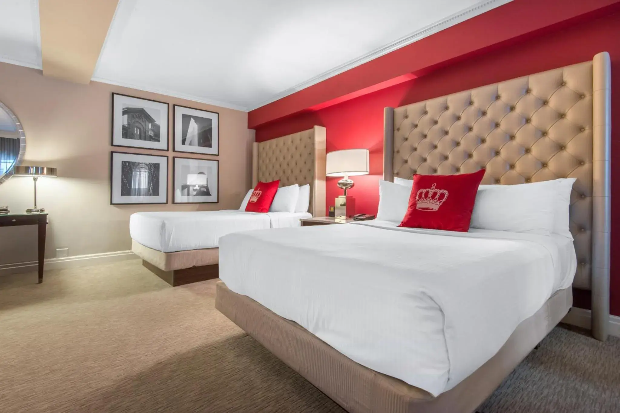 Photo of the whole room, Bed in The Omni King Edward Hotel Photo of the whole room, Bed in The Omni King Edward Hotel